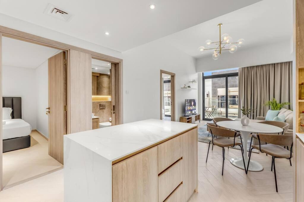 Waves - Spacious 1br With Balcony In Jvc Apartment