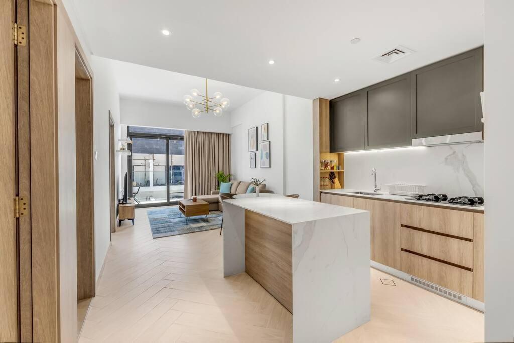 Waves - Spacious 1br With Balcony In Jvc *