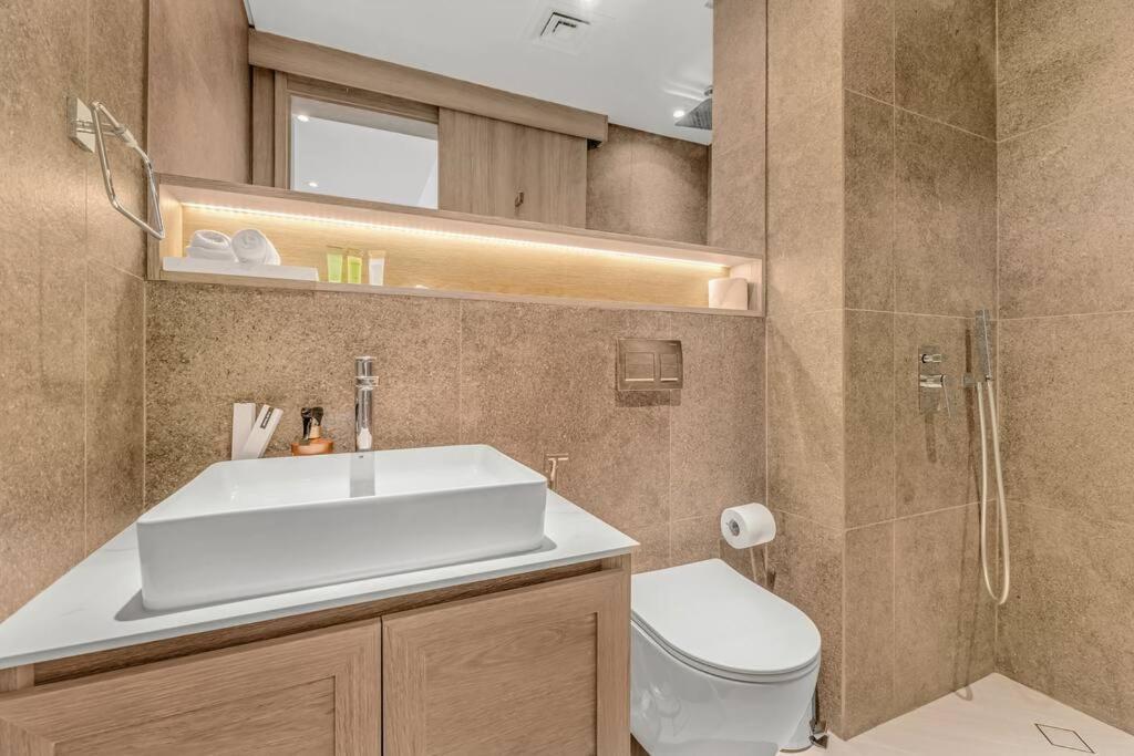 Apartment Waves - Spacious 1br With Balcony In Jvc *