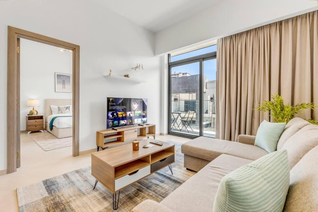 Waves - Spacious 1br With Balcony In Jvc Dubai