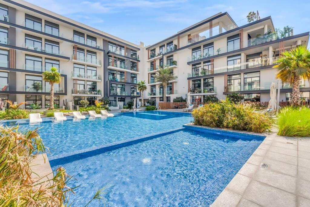 Apartment Waves - Spacious 1br With Balcony In Jvc