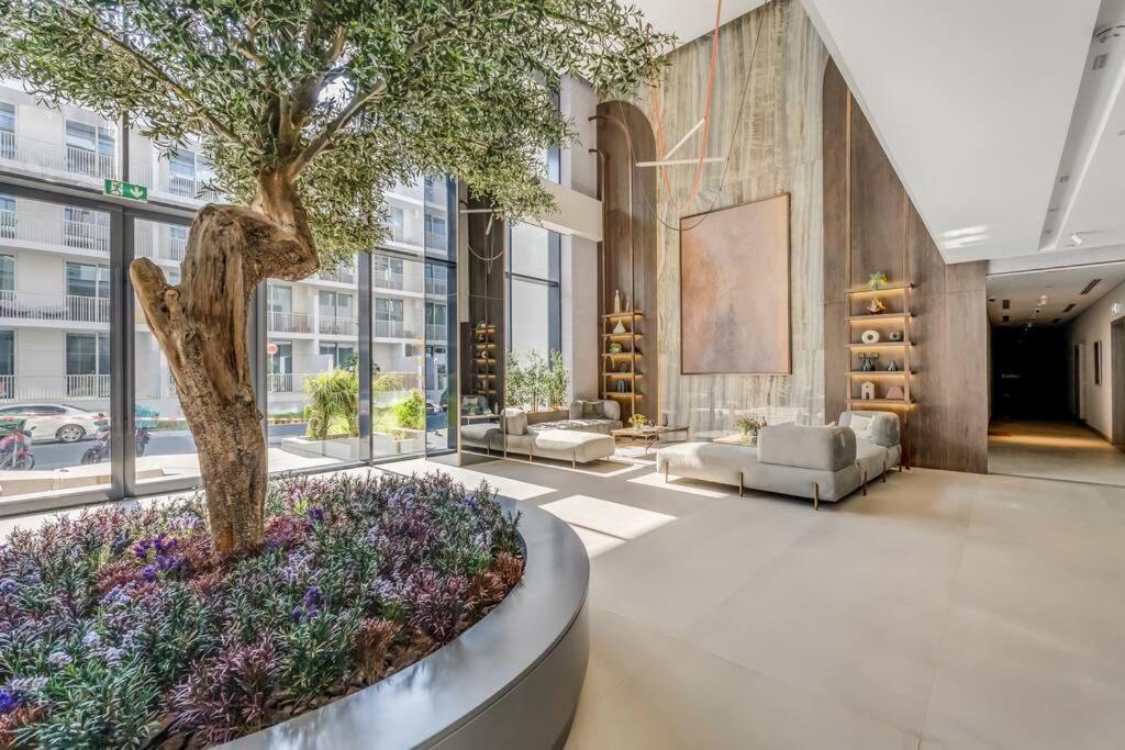 Apartment Waves - Spacious 1br With Balcony In Jvc *