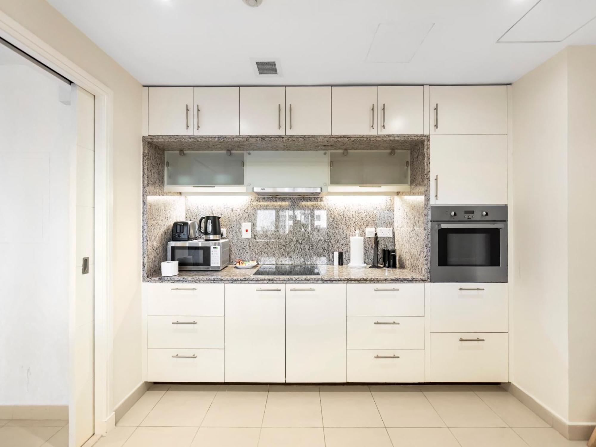 Elegant 1 Bedroom I Burj Khalifa & Fountain Views I Free Gym, Pool, Wi-fi, Parking & Ps5 I By Skyline Serenity Apartment Dubai