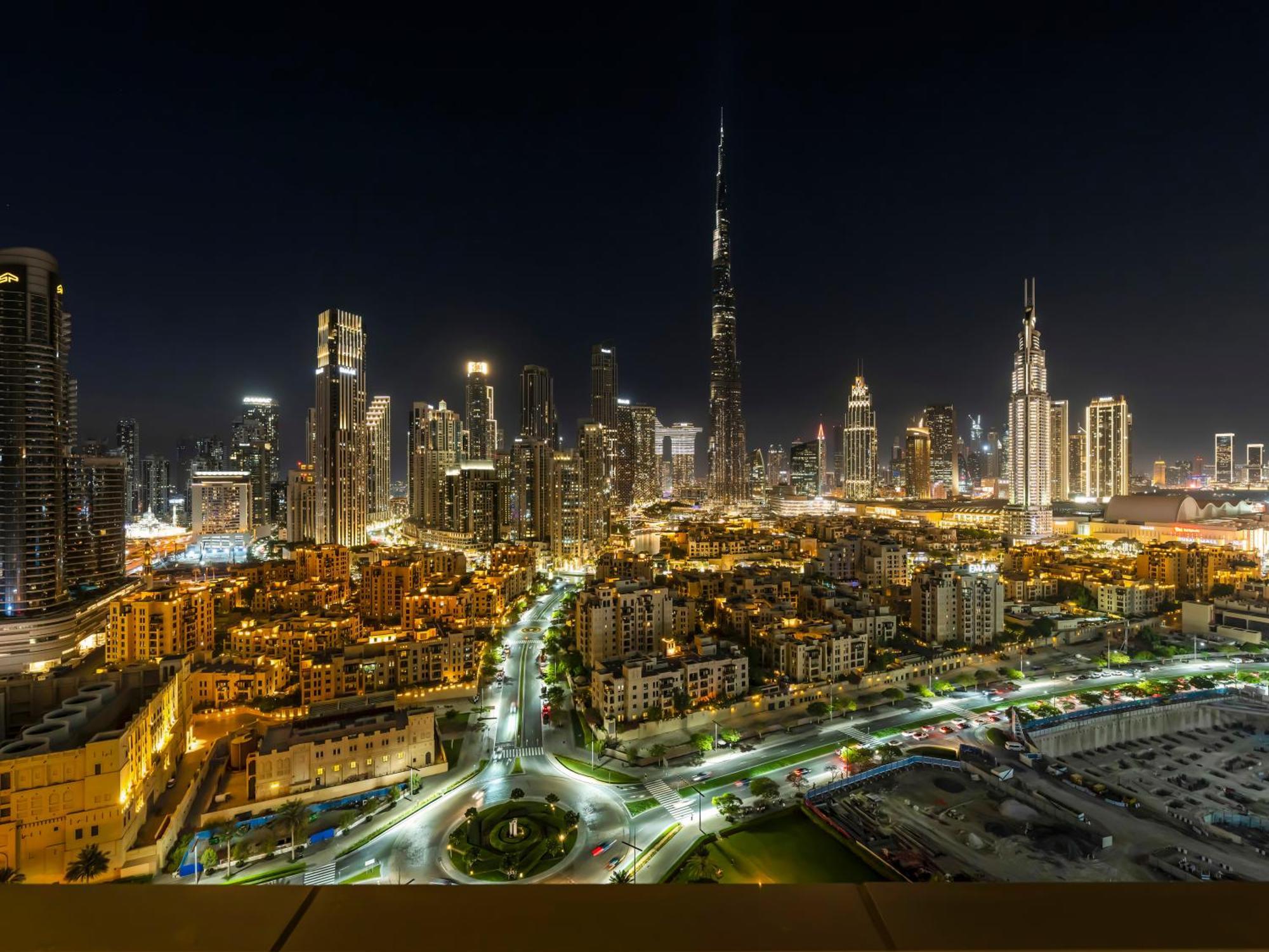Elegant 1 Bedroom I Burj Khalifa & Fountain Views I Free Gym, Pool, Wi-fi, Parking & Ps5 I By Skyline Serenity