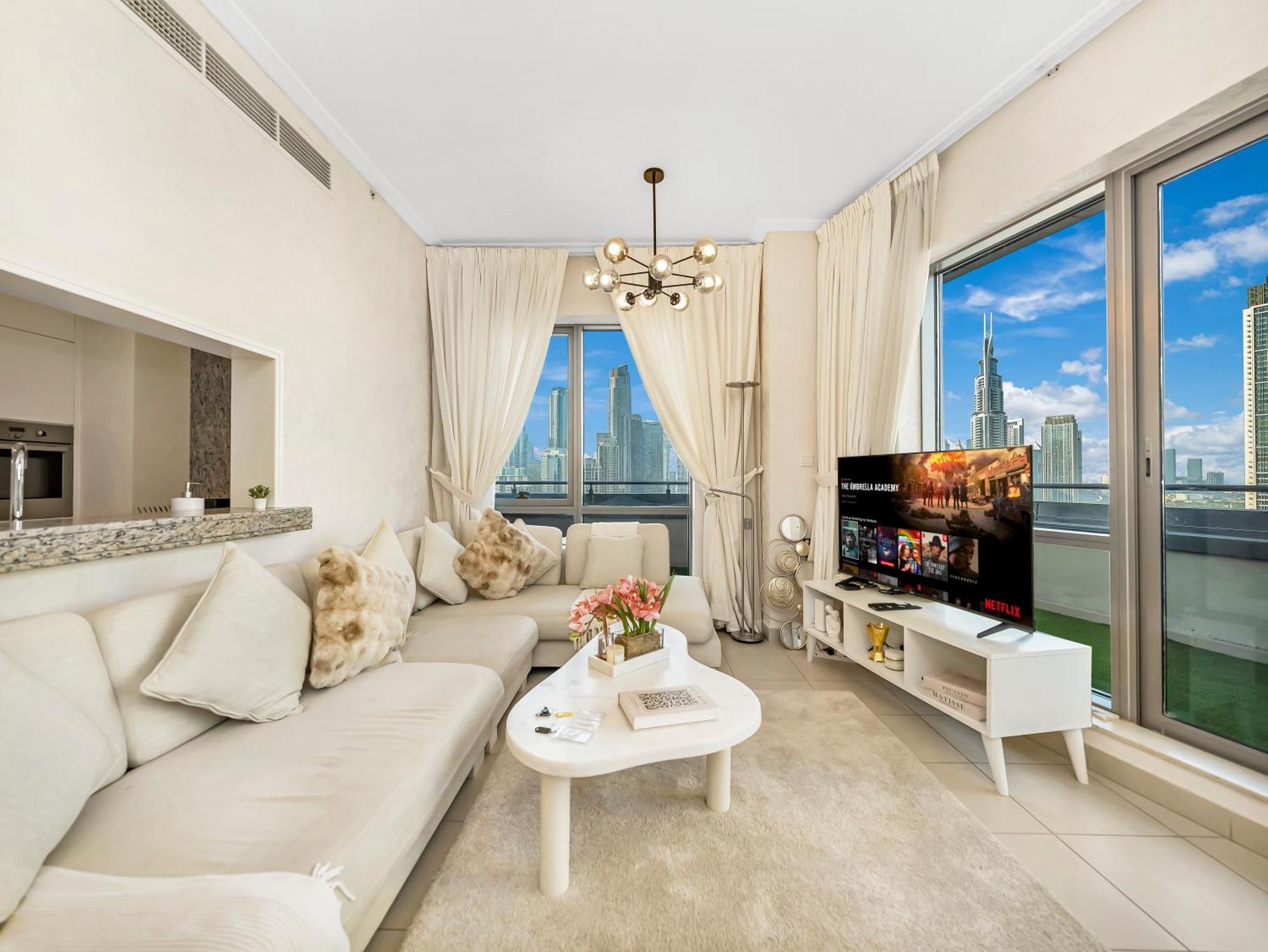 Elegant 1 Bedroom I Burj Khalifa & Fountain Views I Free Gym, Pool, Wi-fi, Parking & Ps5 I By Skyline Serenity