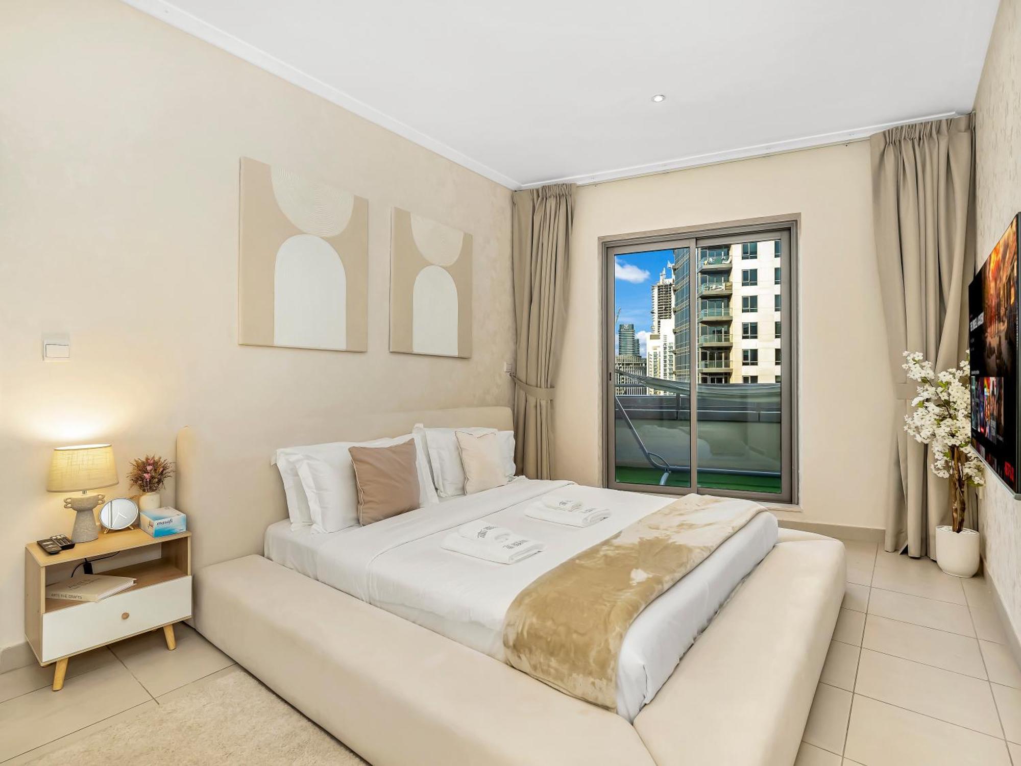 Elegant 1 Bedroom I Burj Khalifa & Fountain Views I Free Gym, Pool, Wi-fi, Parking & Ps5 I By Skyline Serenity Apartment