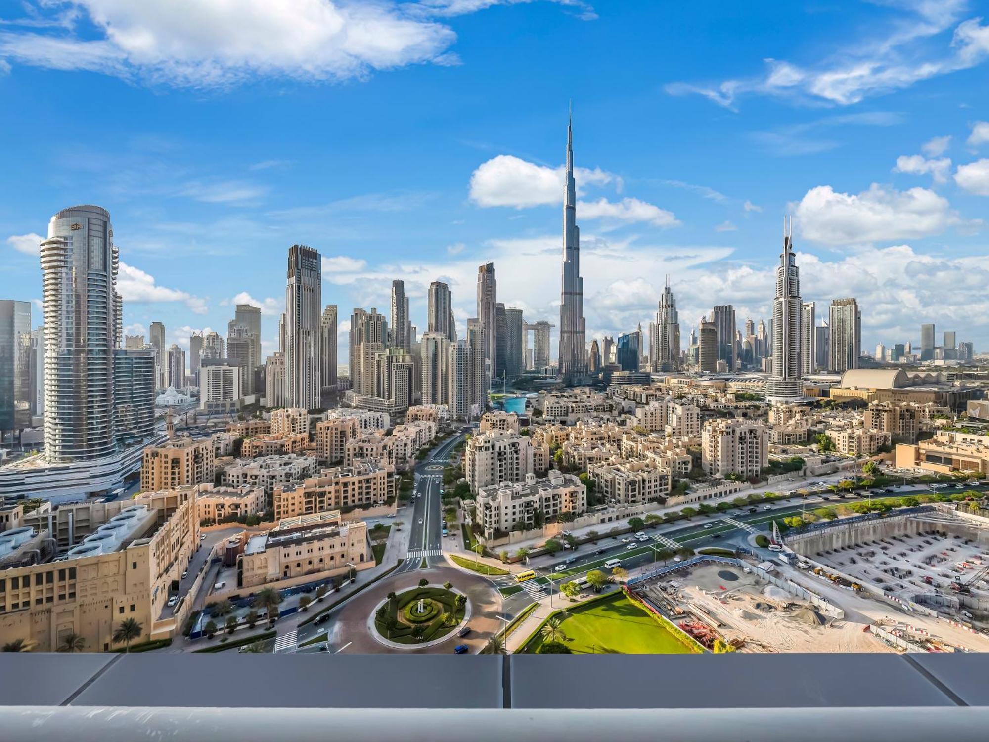 Elegant 1 Bedroom I Burj Khalifa & Fountain Views I Free Gym, Pool, Wi-fi, Parking & Ps5 I By Skyline Serenity Apartment
