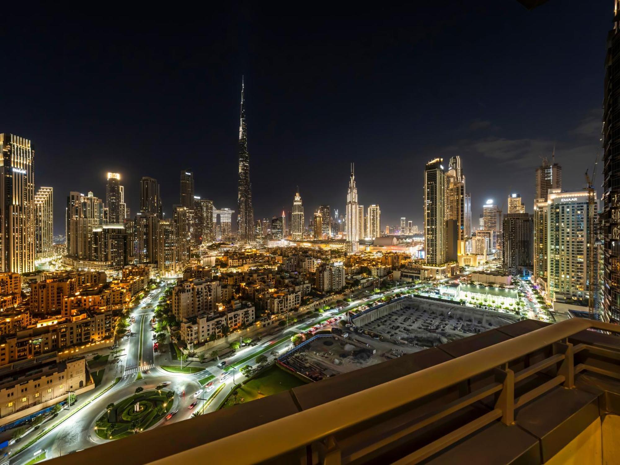 Elegant 1 Bedroom I Burj Khalifa & Fountain Views I Free Gym, Pool, Wi-fi, Parking & Ps5 I By Skyline Serenity Apartment *