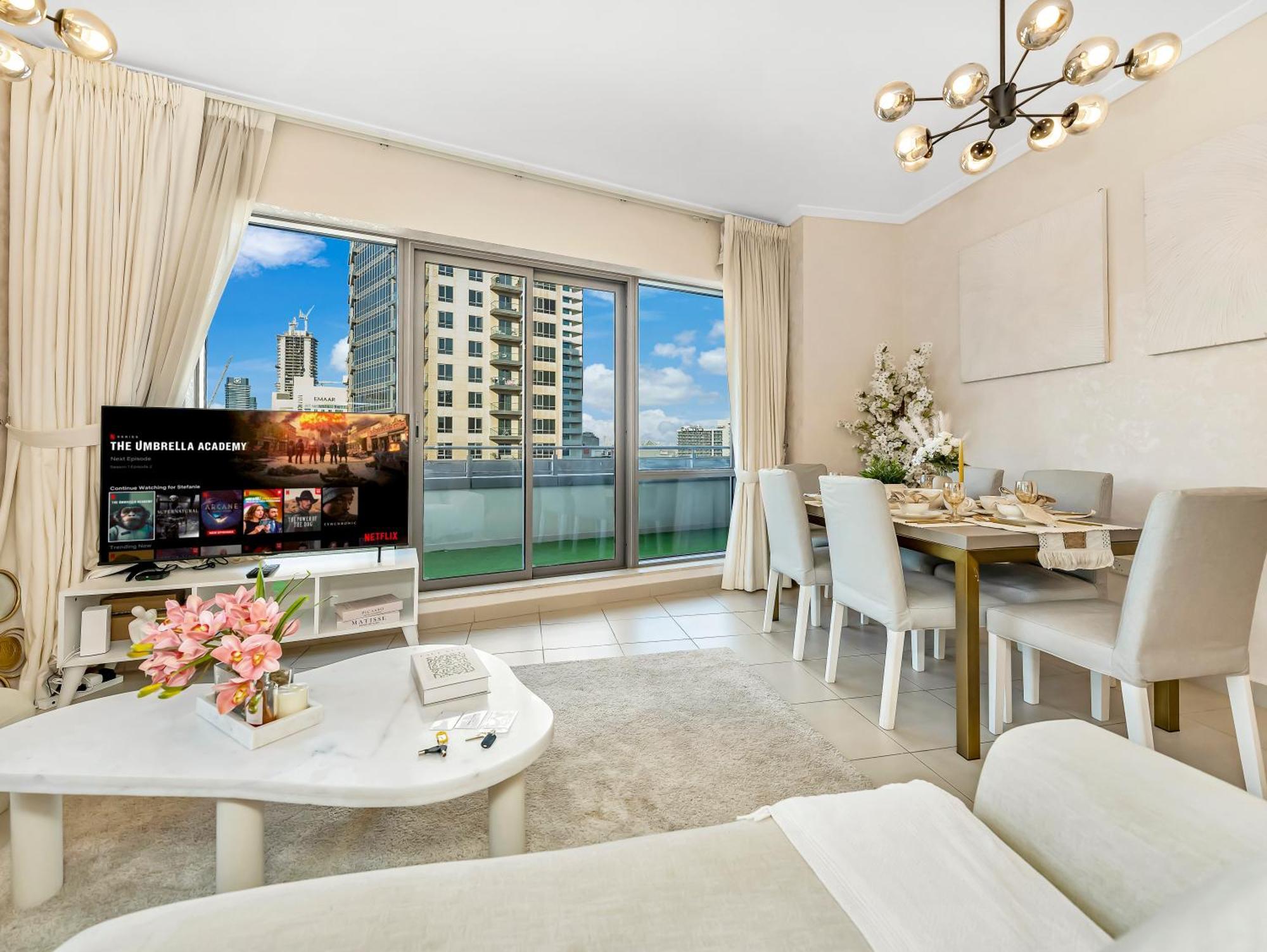 Apartment Elegant 1 Bedroom I Burj Khalifa & Fountain Views I Free Gym, Pool, Wi-fi, Parking & Ps5 I By Skyline Serenity