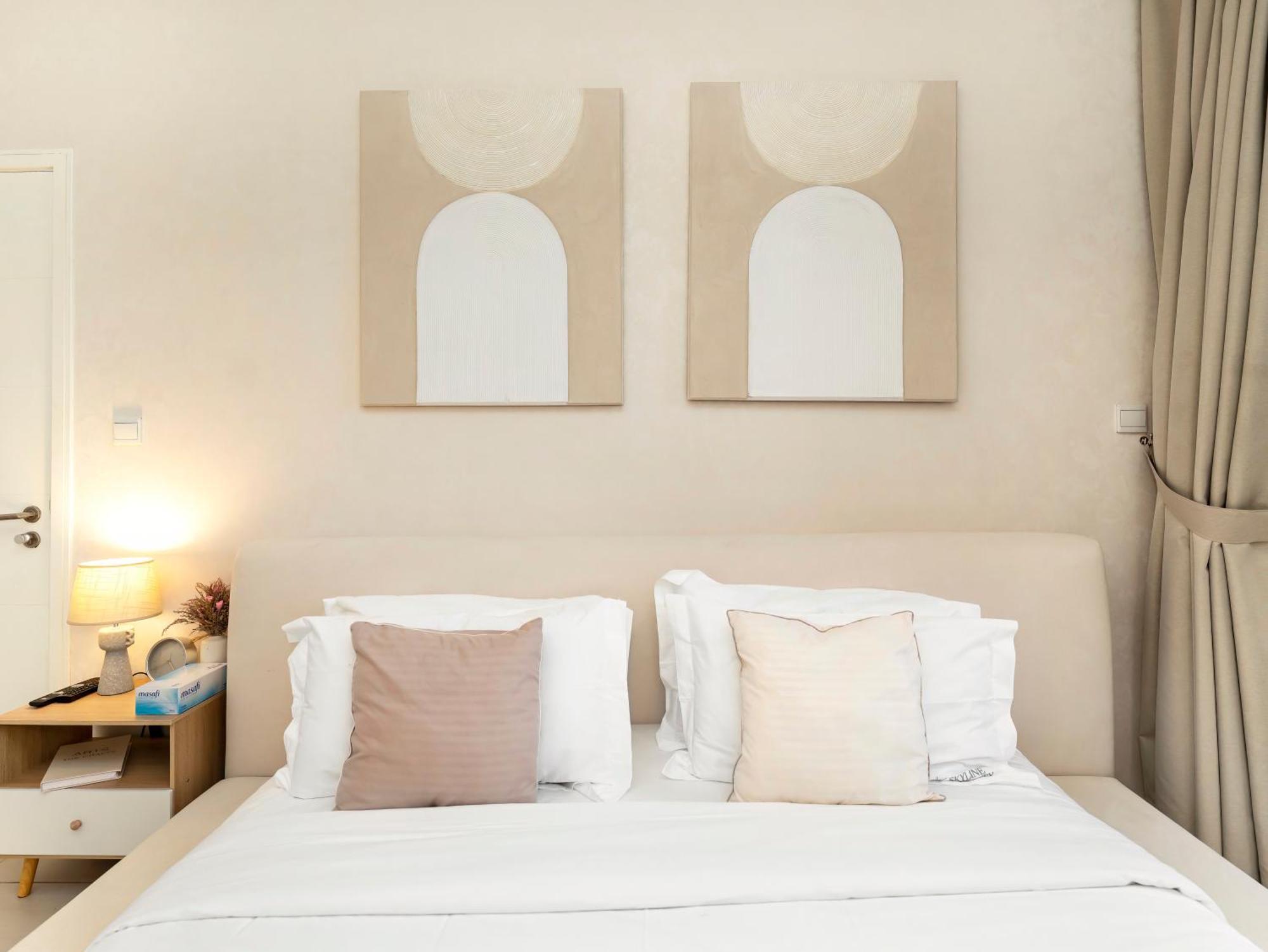 Apartment Elegant 1 Bedroom I Burj Khalifa & Fountain Views I Free Gym, Pool, Wi-fi, Parking & Ps5 I By Skyline Serenity