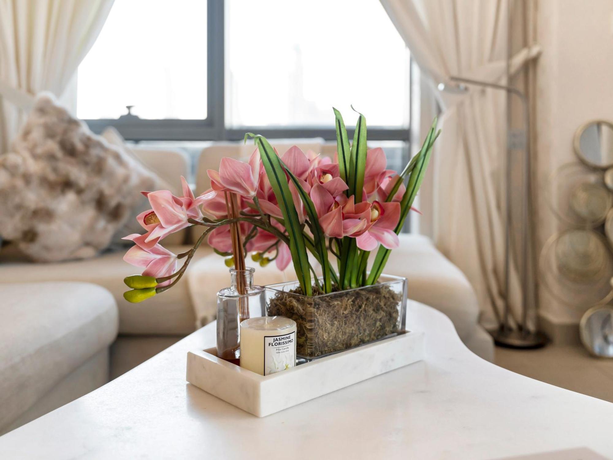Apartment Elegant 1 Bedroom I Burj Khalifa & Fountain Views I Free Gym, Pool, Wi-fi, Parking & Ps5 I By Skyline Serenity Dubai