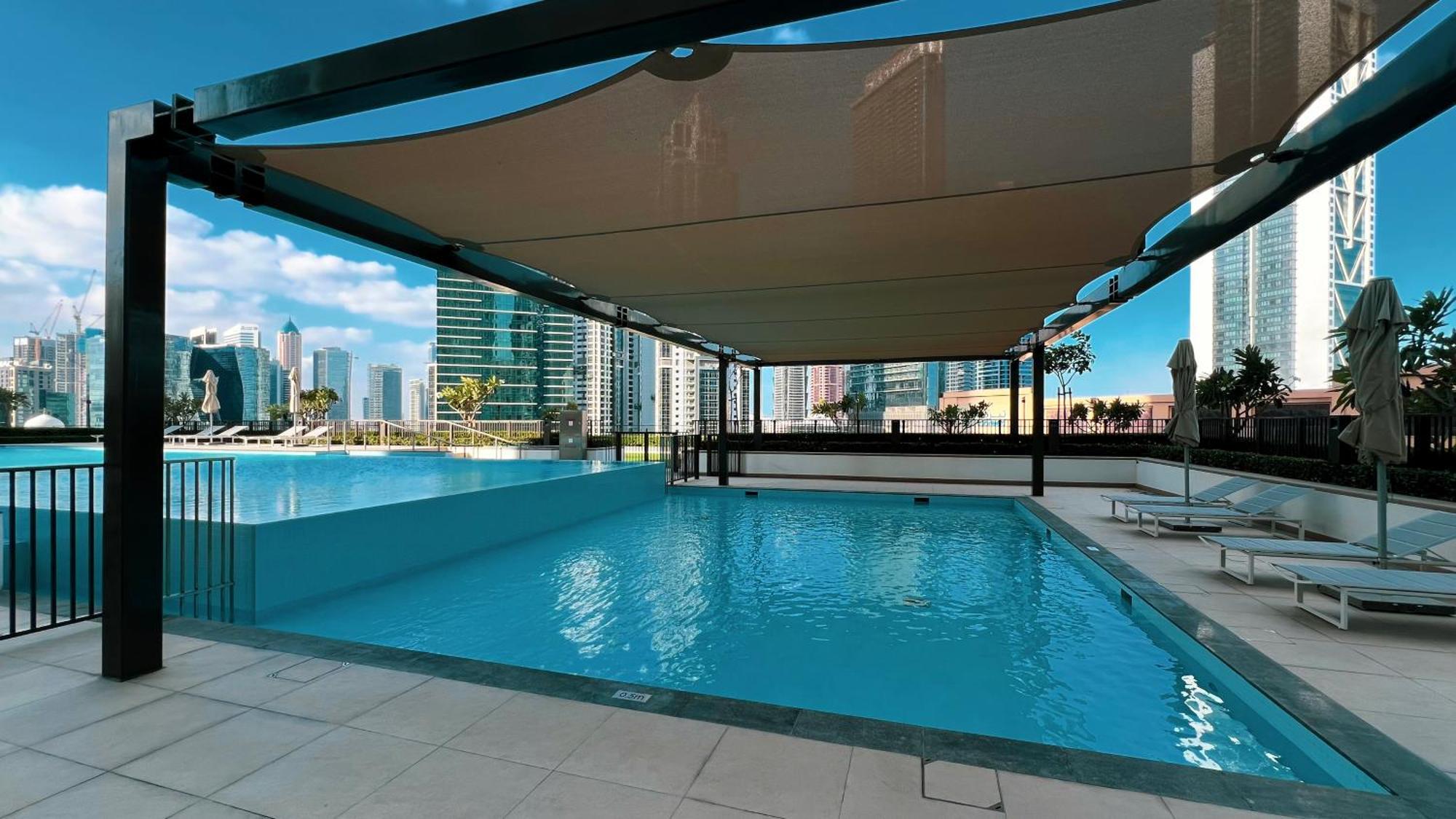 Lux Escape, Burj Crown Opera View, Near Mall *