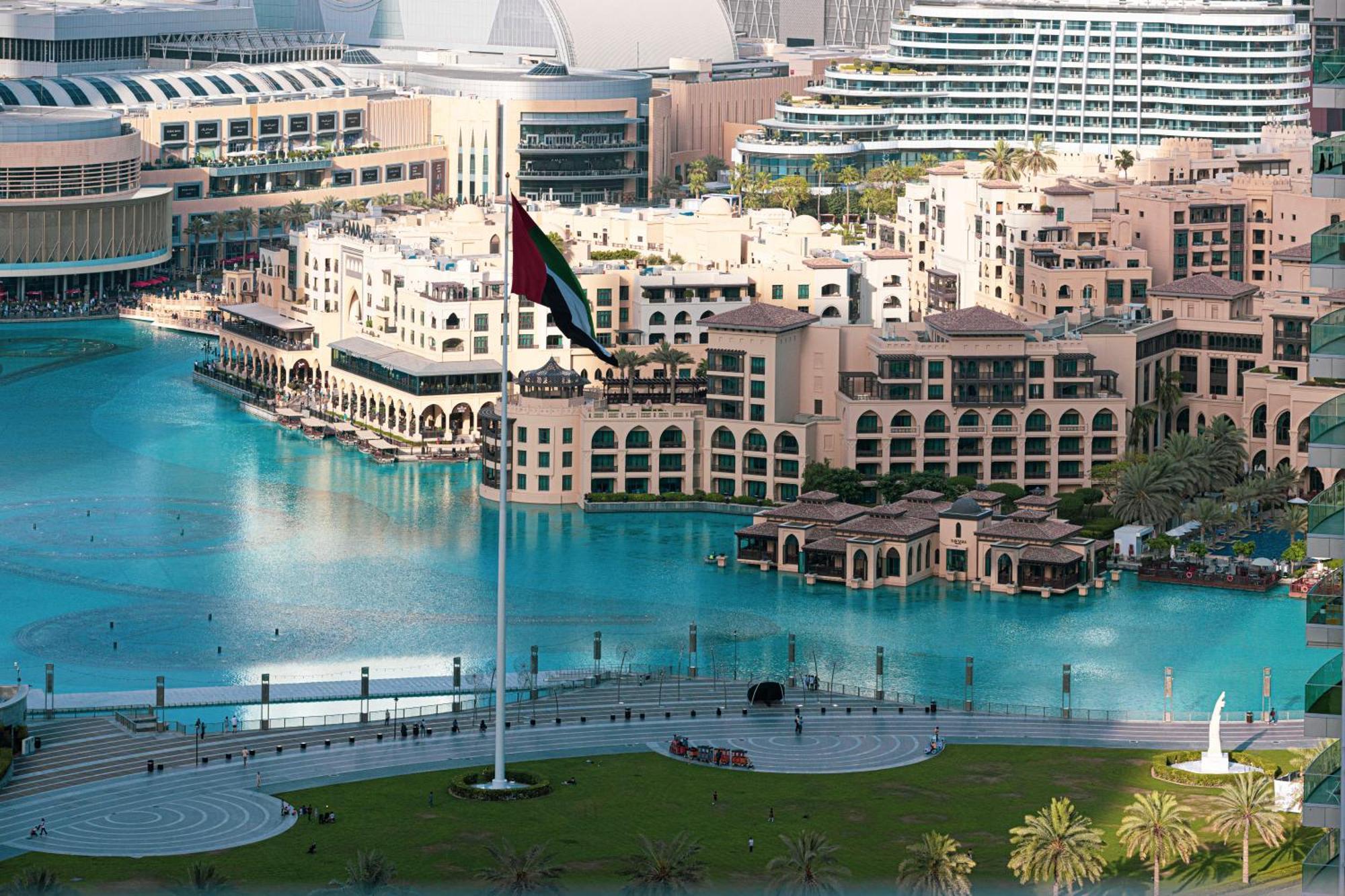 Lux Escape, Burj Crown Opera View, Near Mall