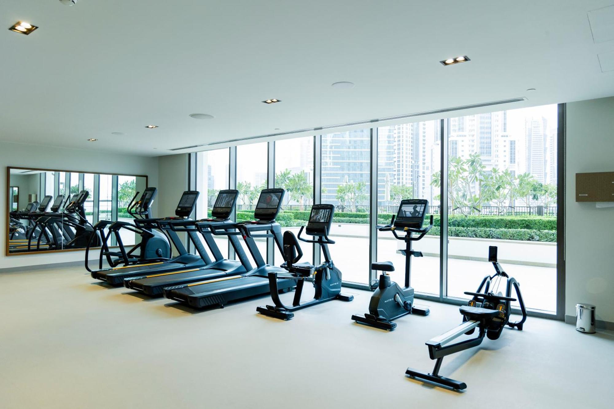 Lux Escape, Burj Crown Opera View, Near Mall Apartment Dubai