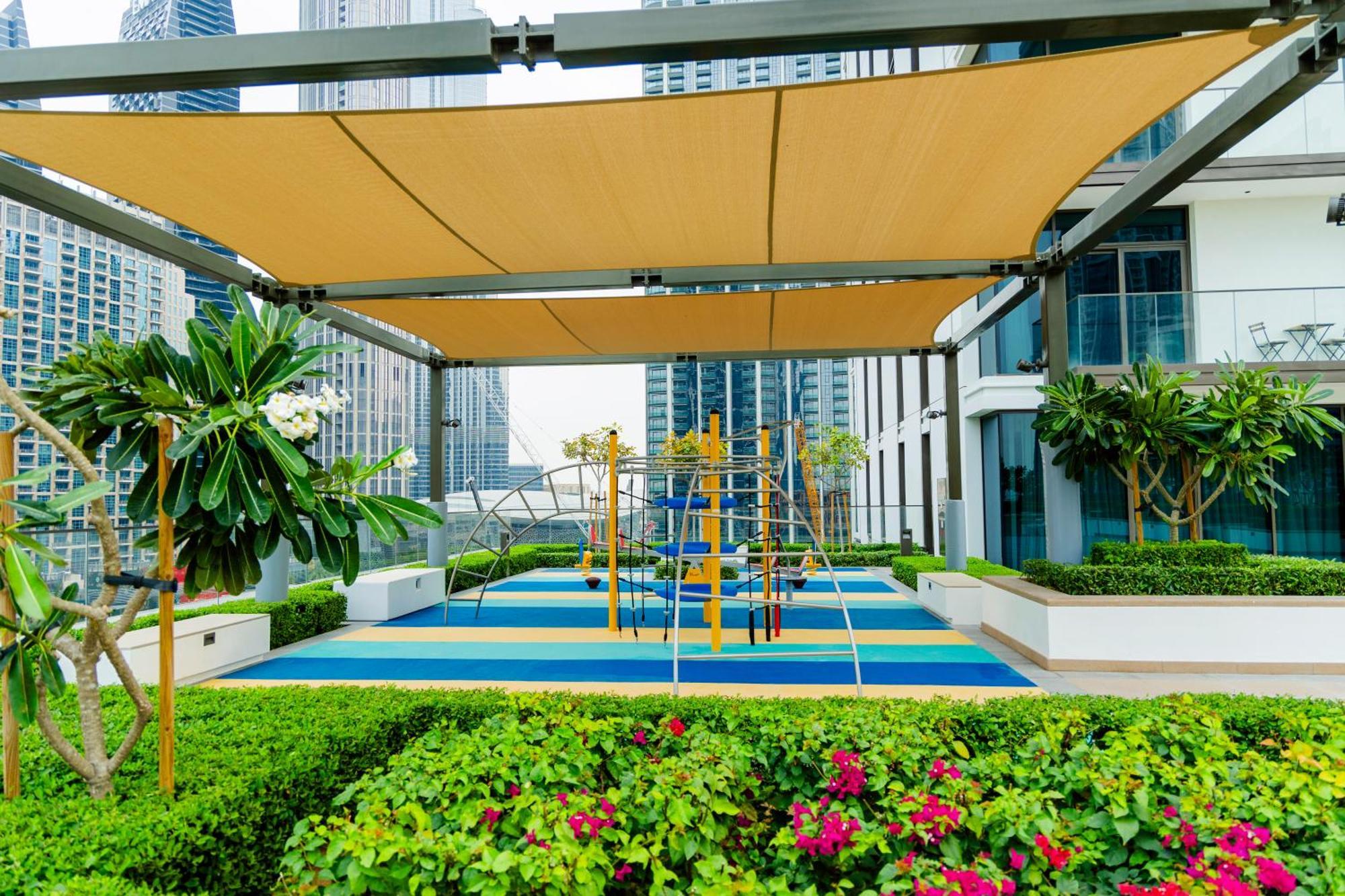Lux Escape, Burj Crown Opera View, Near Mall Apartment *
