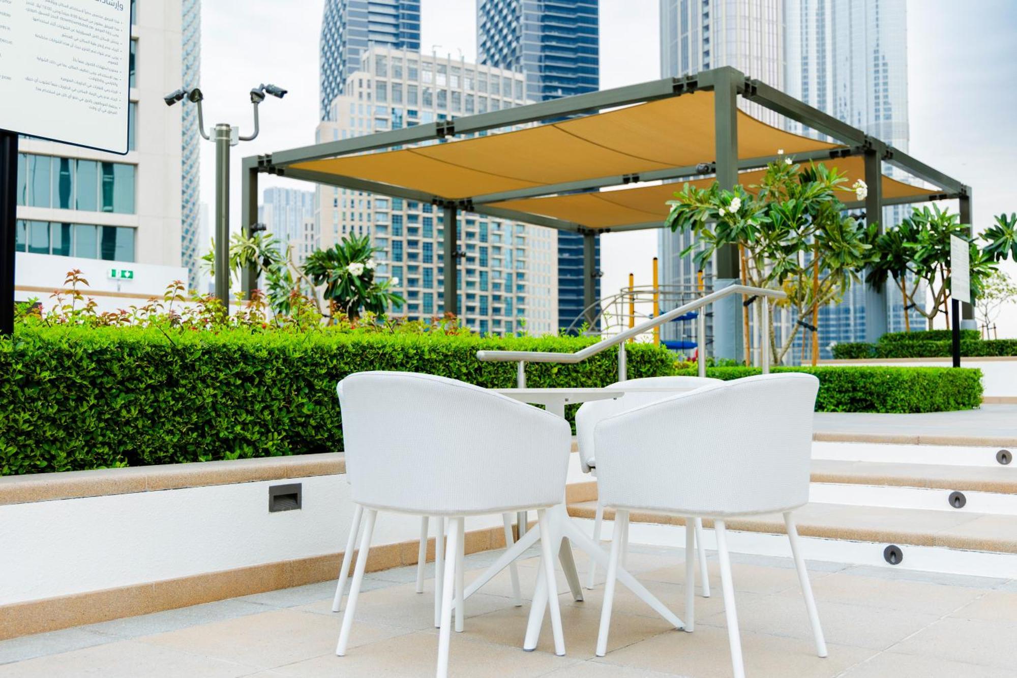 Lux Escape, Burj Crown Opera View, Near Mall Apartment Dubai