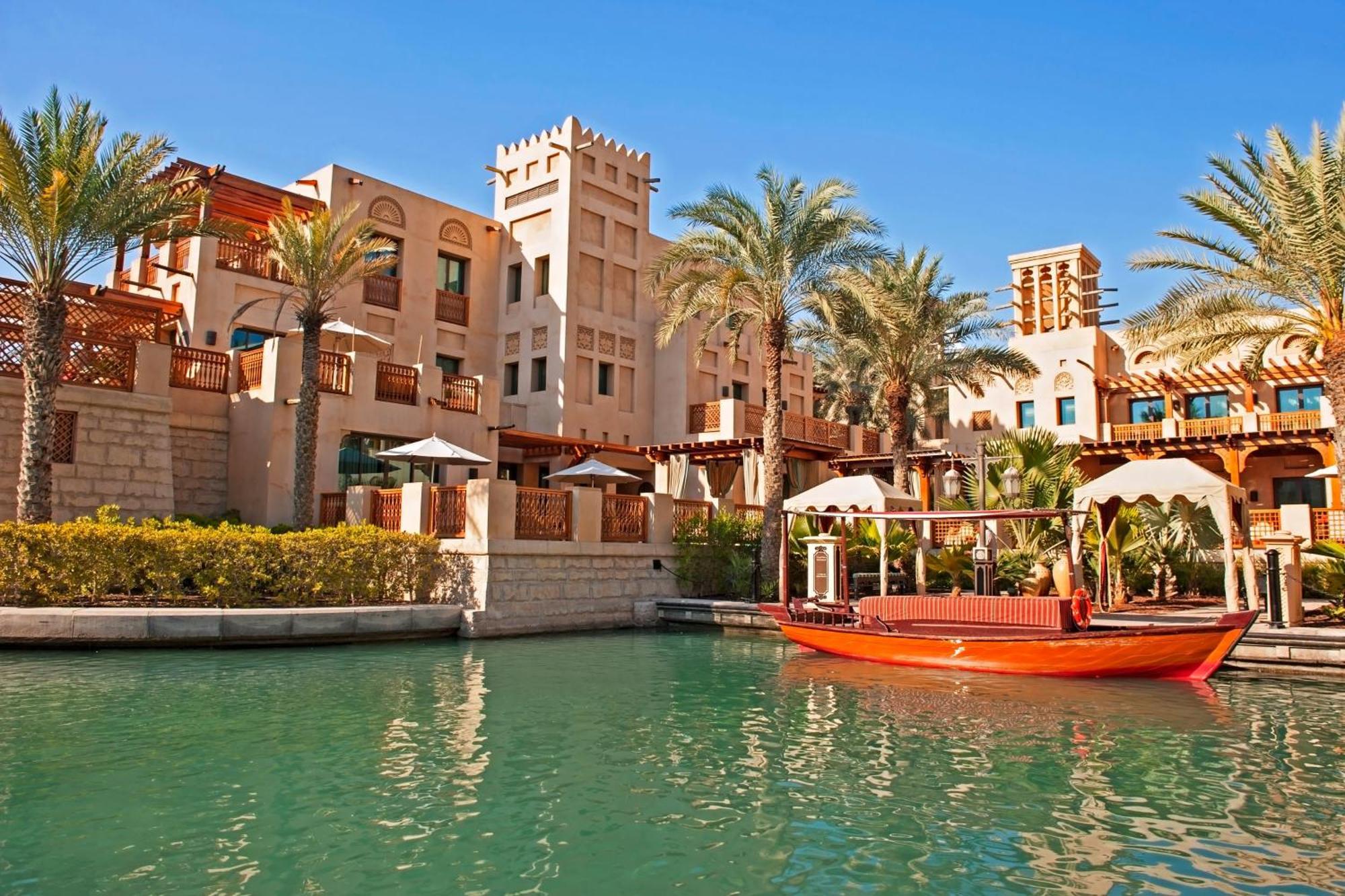 Apartment Lux Escape, Burj Crown Opera View, Near Mall