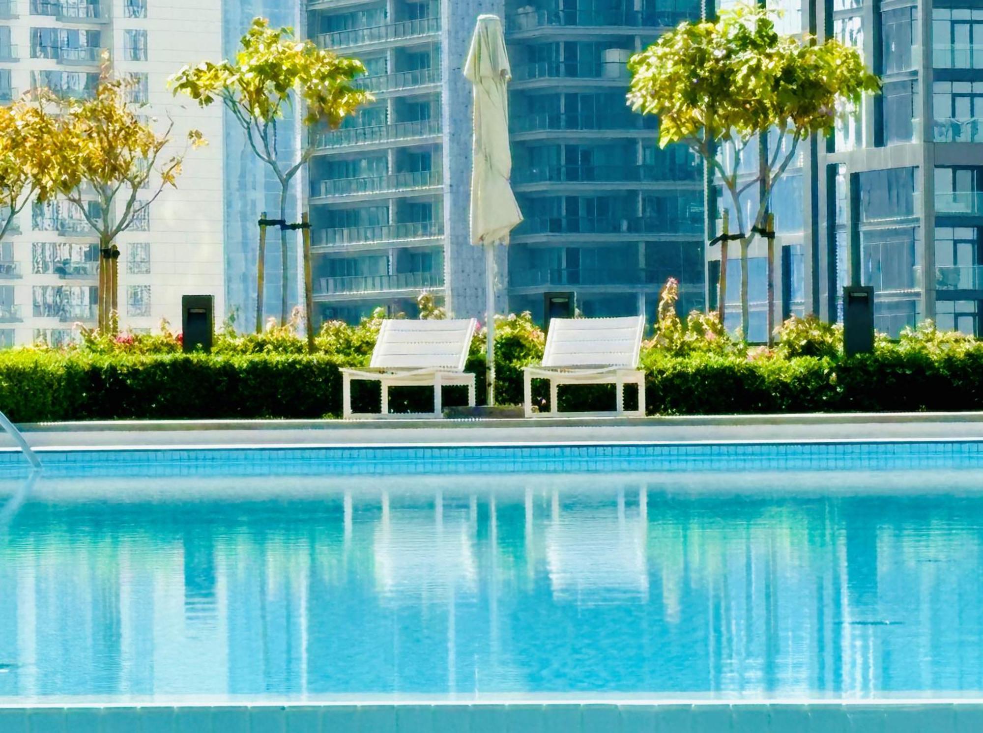 Lux Escape, Burj Crown Opera View, Near Mall Apartment