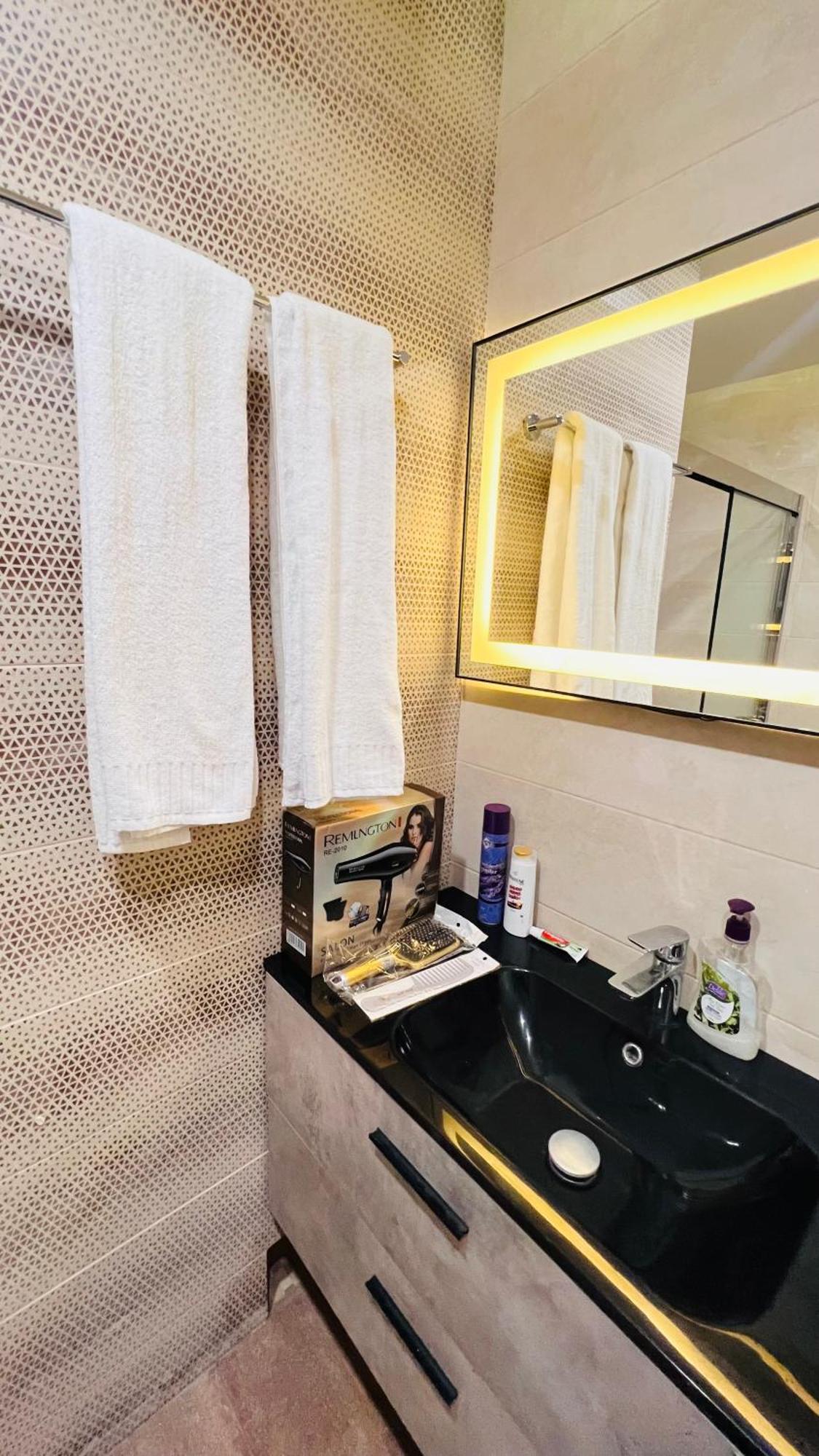 Marina View Executive Apartment, Gym & Pool Acess, 3mins Jbr Beach Walk Aparthotel Dubai