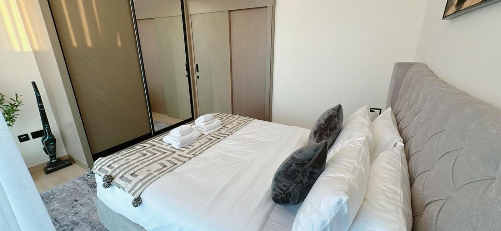 Modern 1br In Jvc With Pool & Gym *