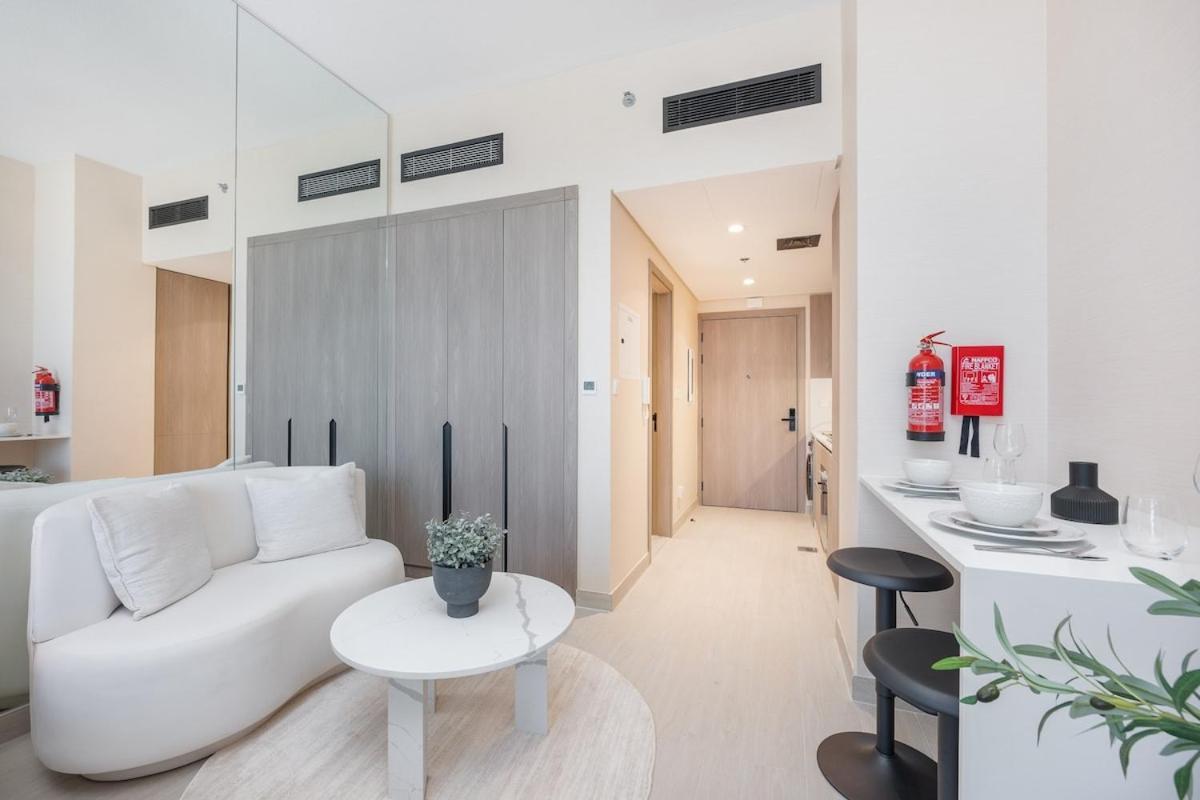 Chic & Cozy At Laya Heights Apartment