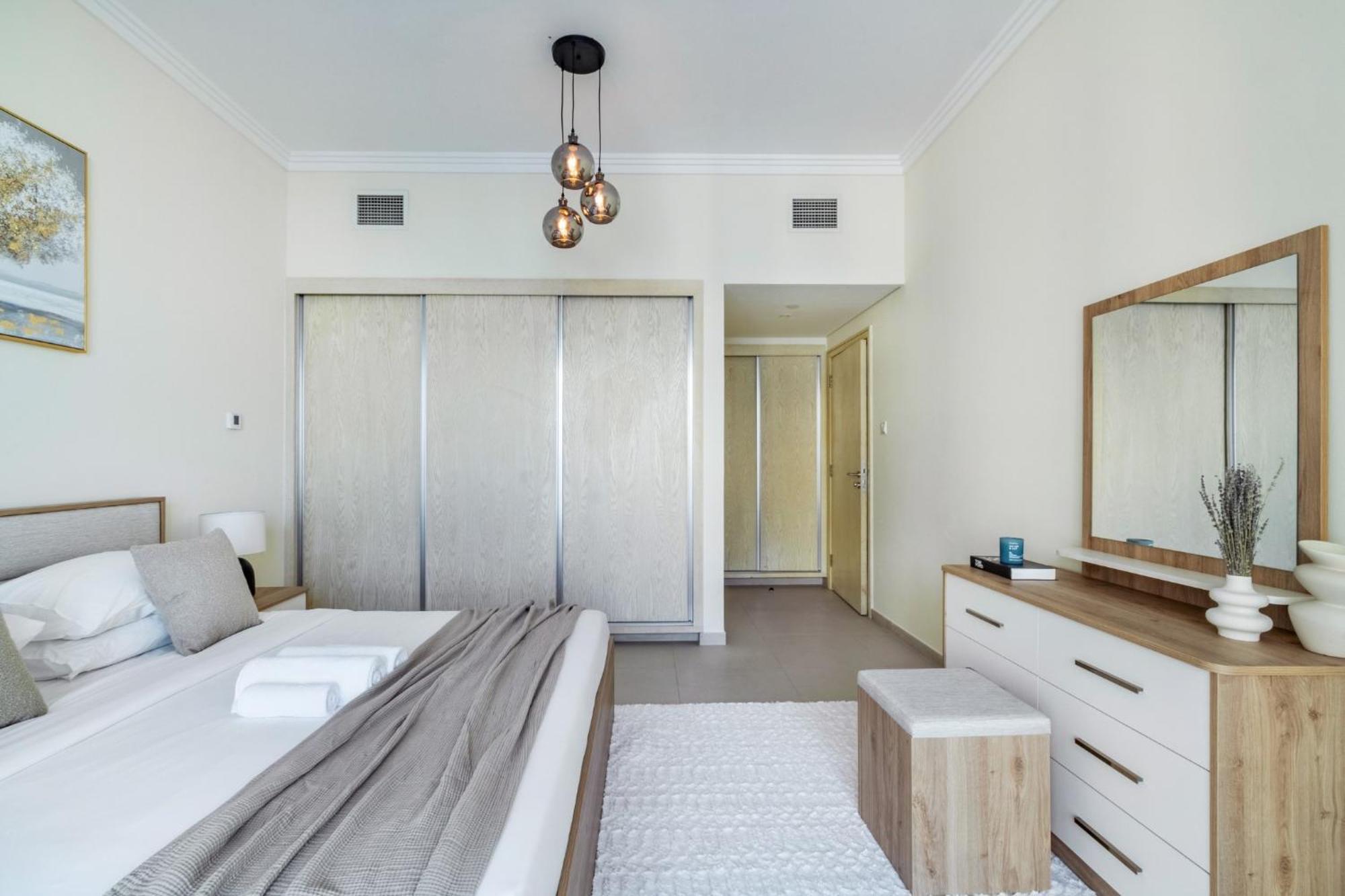 Classic Retreat In Jbr With Private Access Apartment Dubai