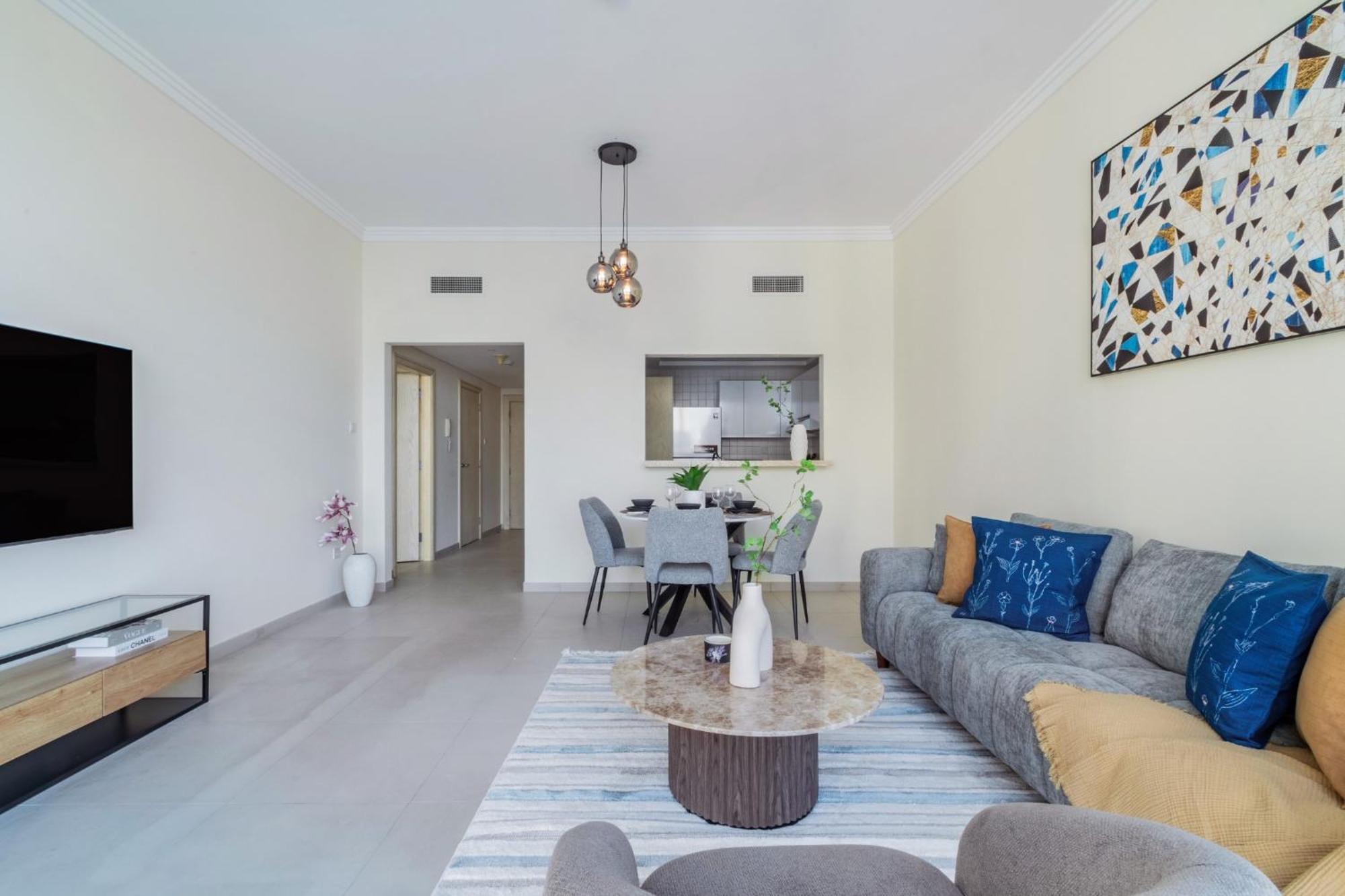 Classic Retreat In Jbr With Private Access * Dubai
