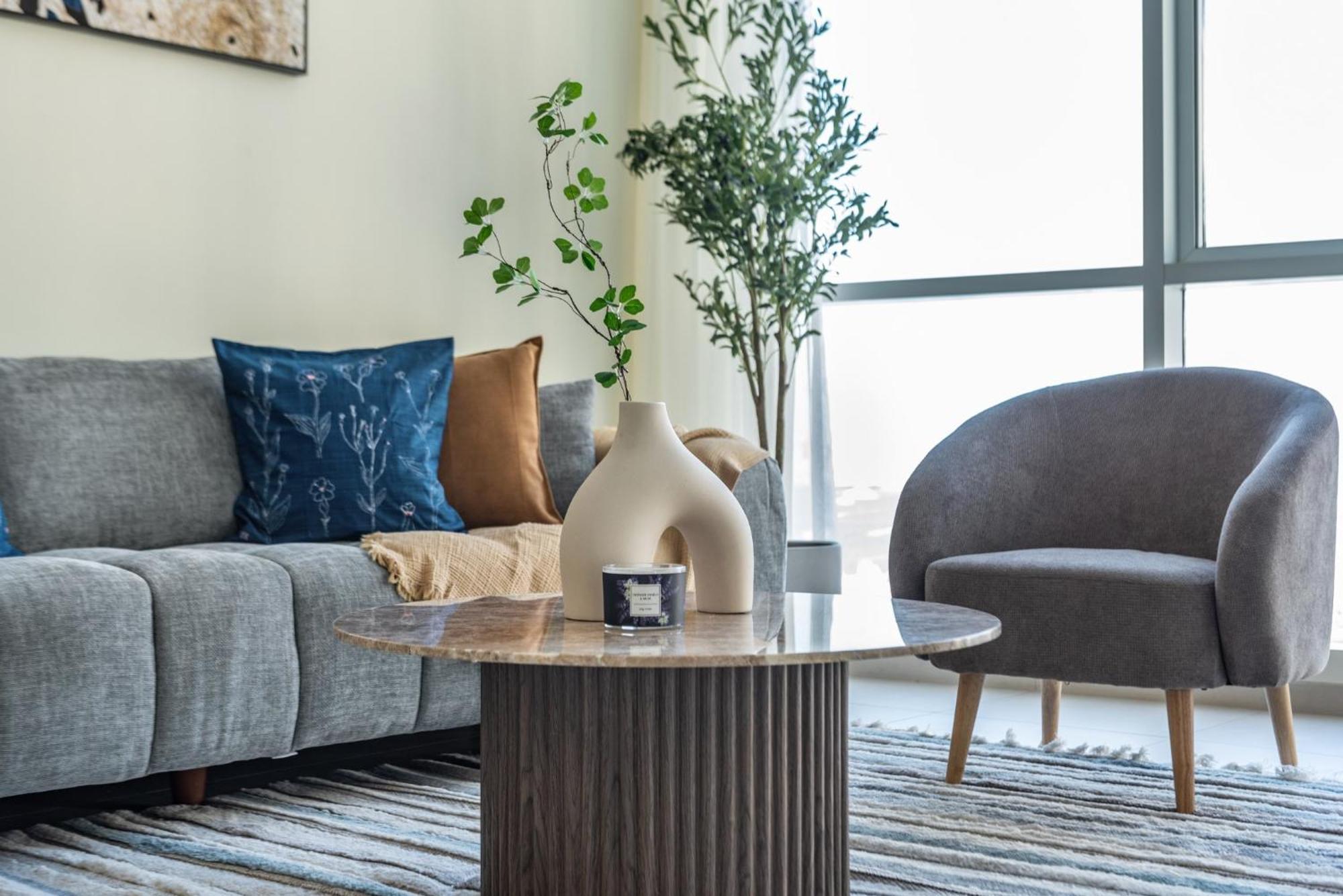 Classic Retreat In Jbr With Private Access Apartment