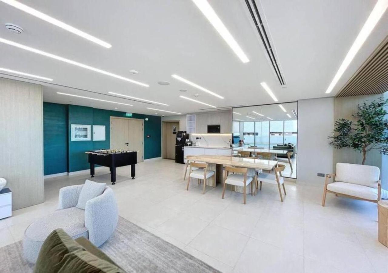 New Luxury Near Marina-4min Walk From Metro Dubai