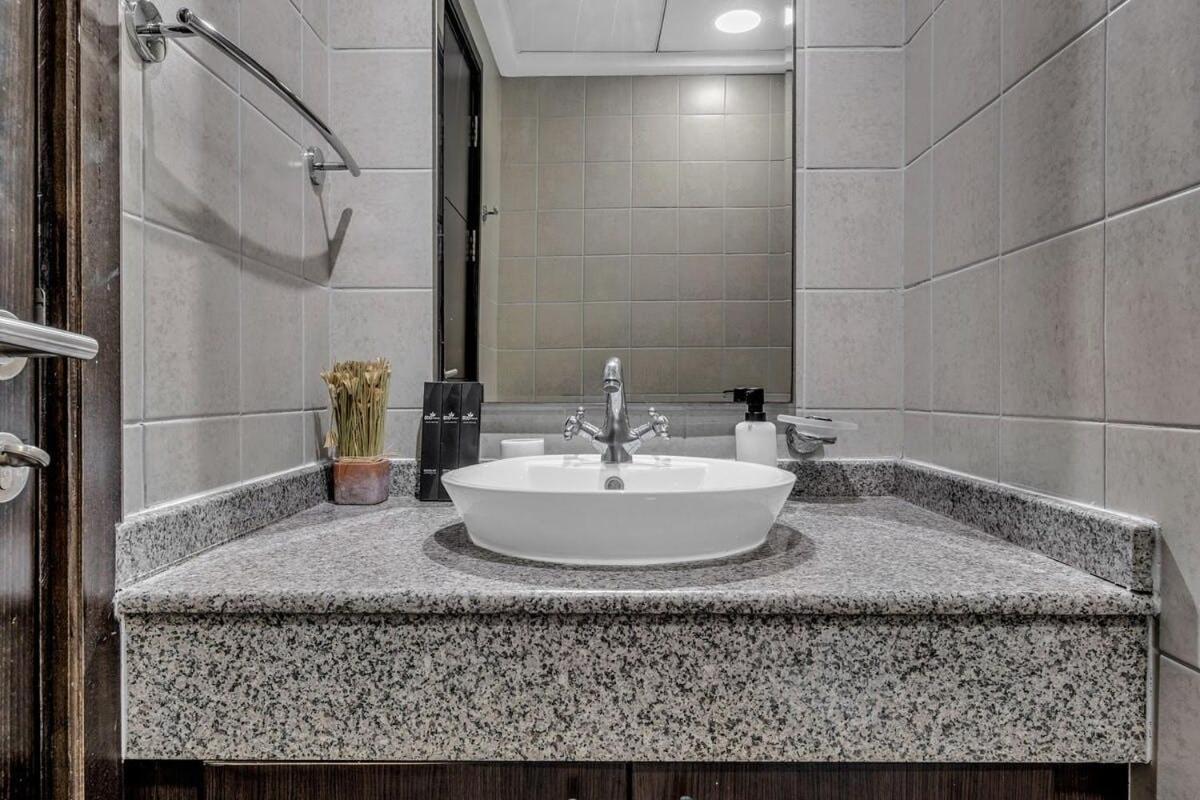 Spacious 2br Torch Tower-l34 Near Marina Walk Dubai
