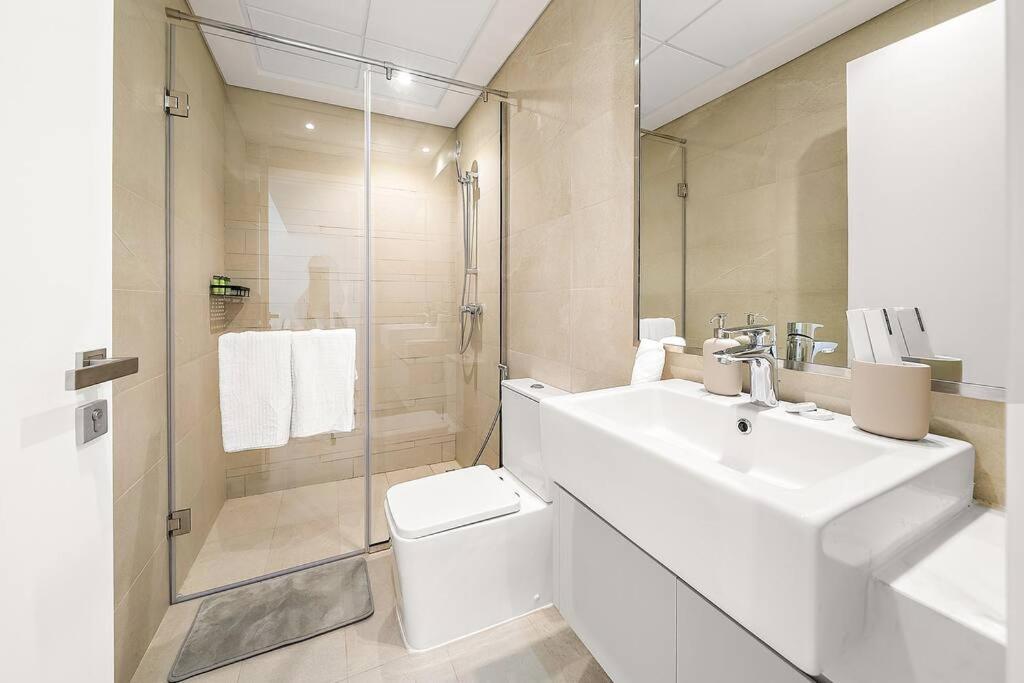 Apartment First Class 1br Luxury Escape Dubai