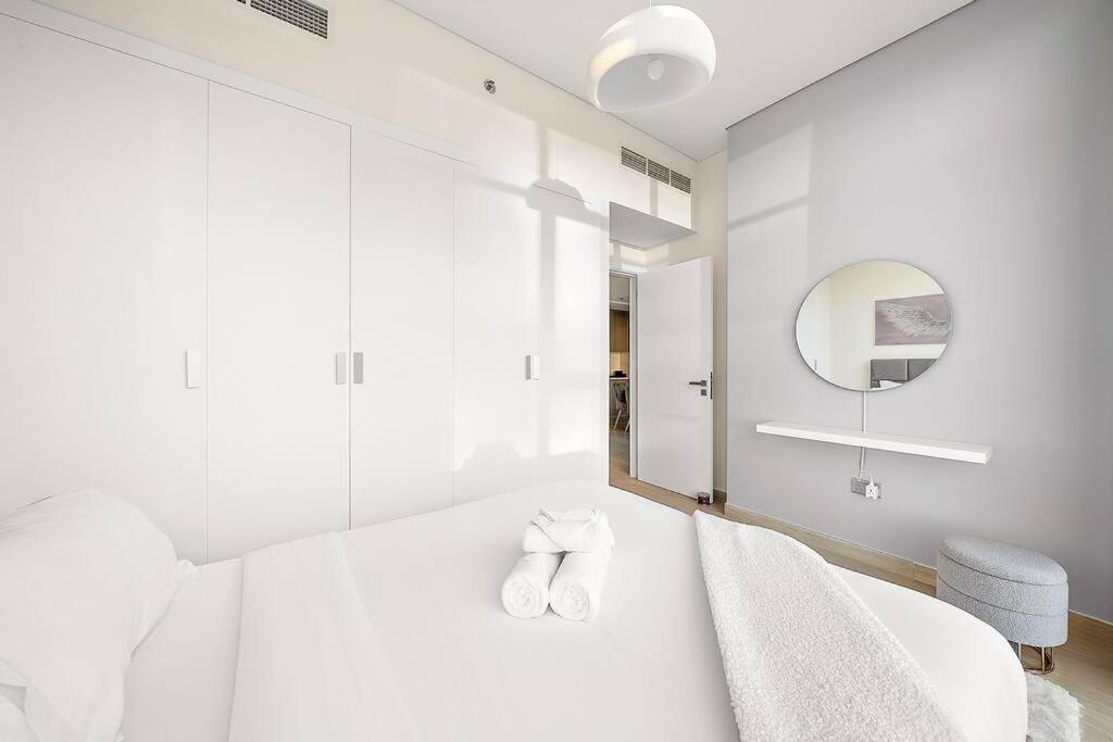 Apartment First Class 1br Luxury Escape Dubai