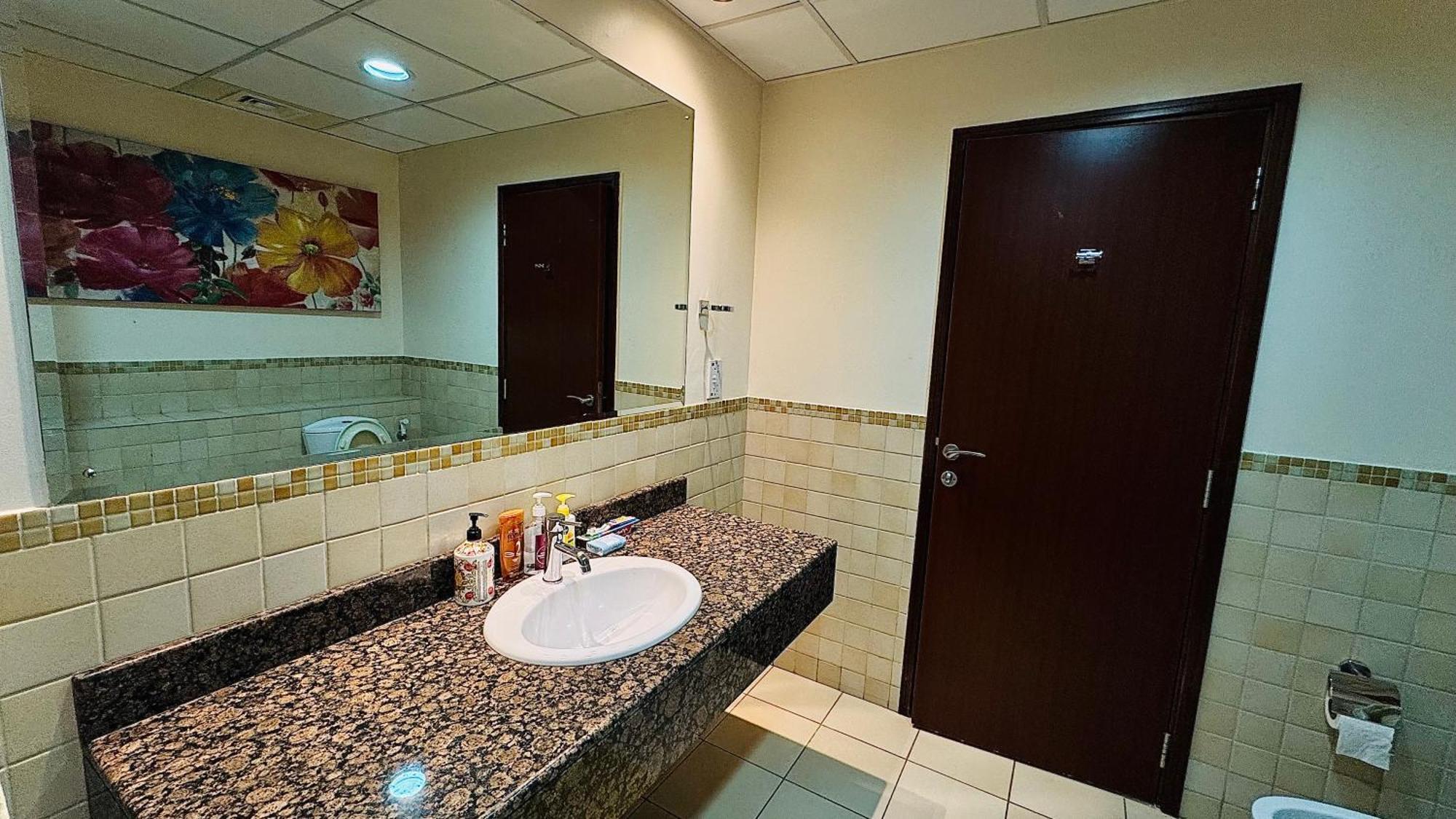 Hostel Pool View Executive Near Jbr Walk, Sadaf 1,2 Dubai