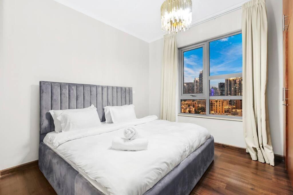 First Class 2br With Full Downtown Skyline View Dubai
