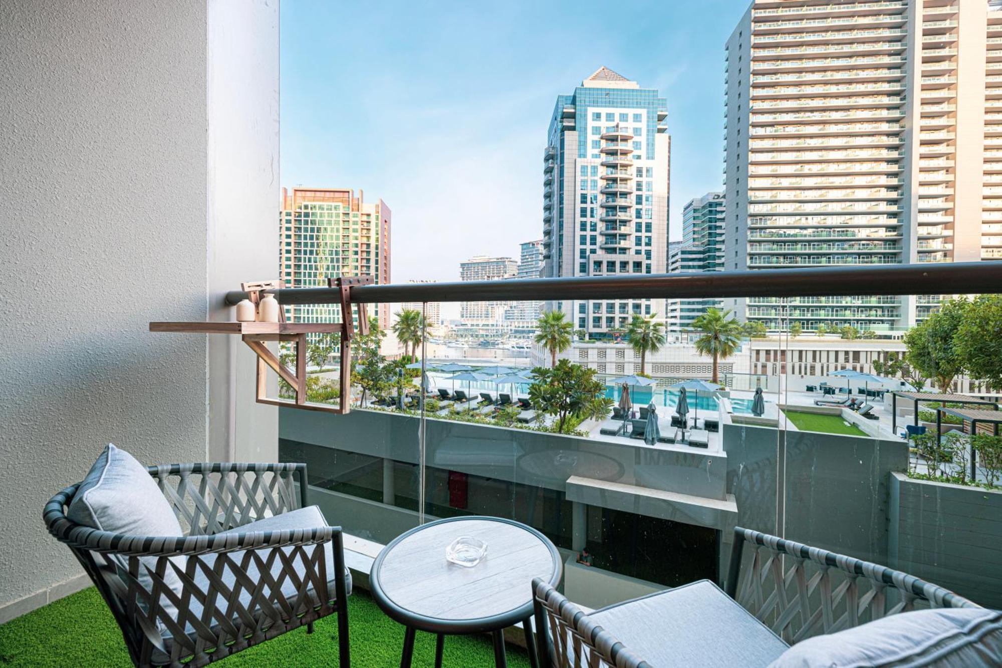 Luxurious New Studio! 2 Double Beds! Sleek Design & High-end Amenities In Downtown Apartment Dubai