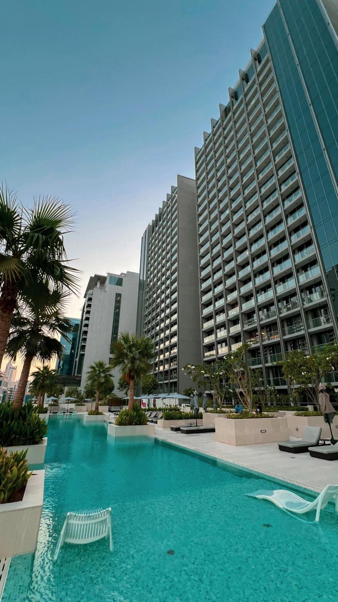 Luxurious New Studio! 2 Double Beds! Sleek Design & High-end Amenities In Downtown Apartment *