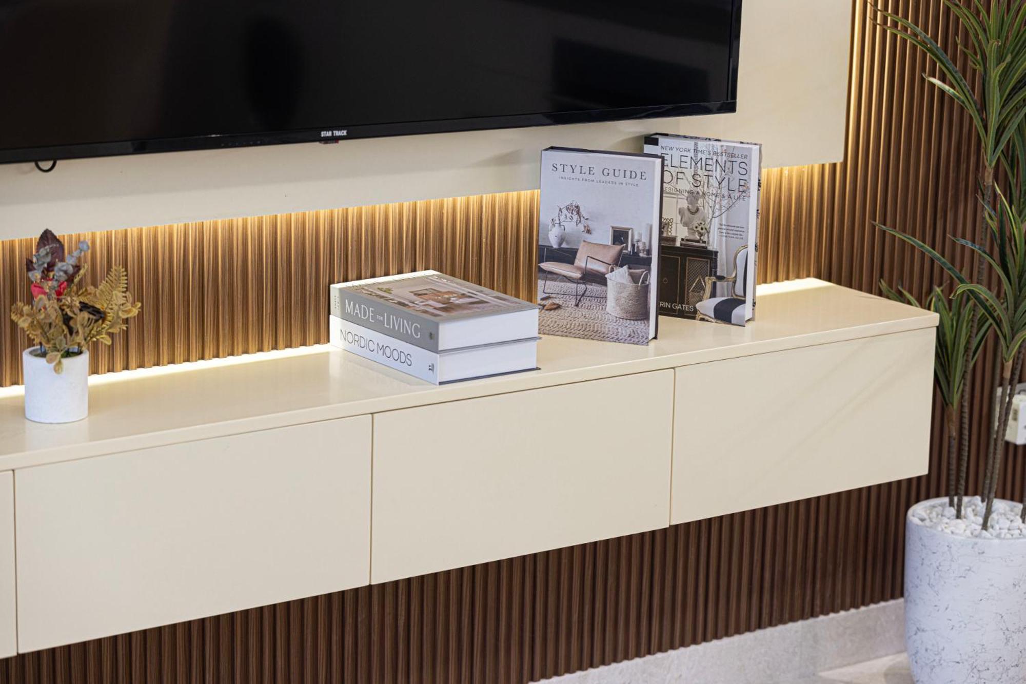 Luxurious New Studio! 2 Double Beds! Sleek Design & High-end Amenities In Downtown Apartment Dubai