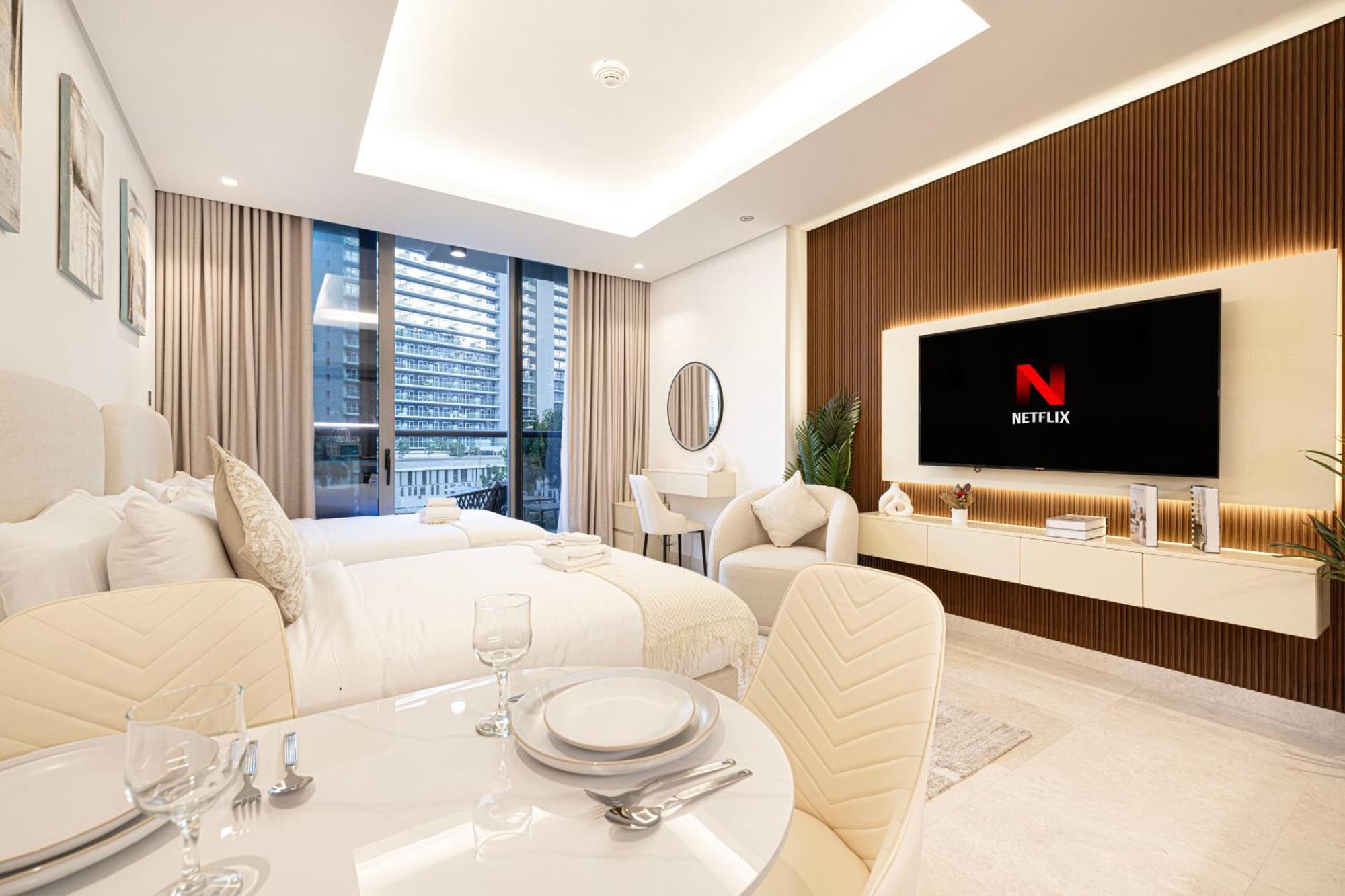 Luxurious New Studio! 2 Double Beds! Sleek Design & High-end Amenities In Downtown *