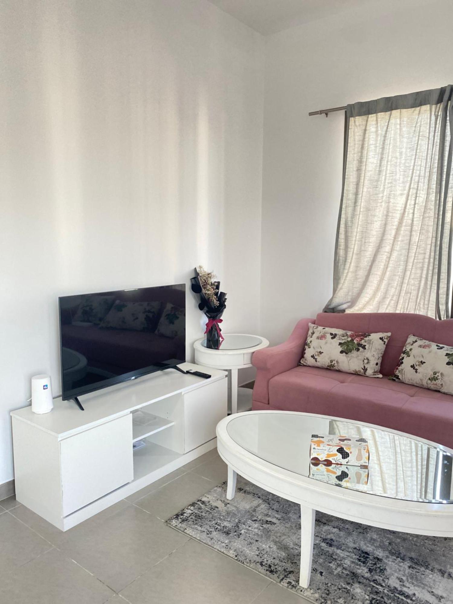Lovely Calm 3br Easy Accessibility To With Huge Balcony And Pool View Town Square *