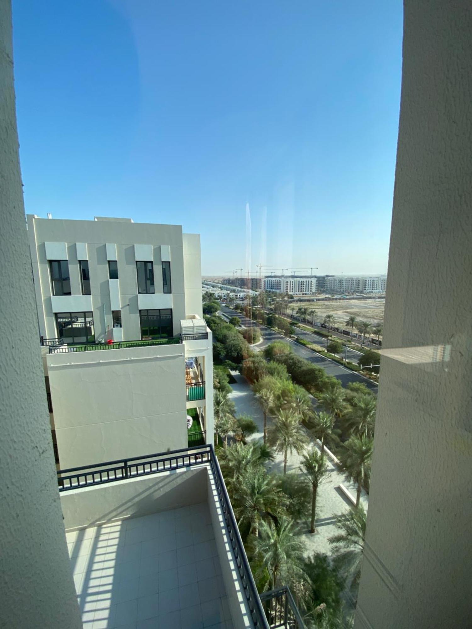 Lovely Calm 3br Easy Accessibility To With Huge Balcony And Pool View Town Square *