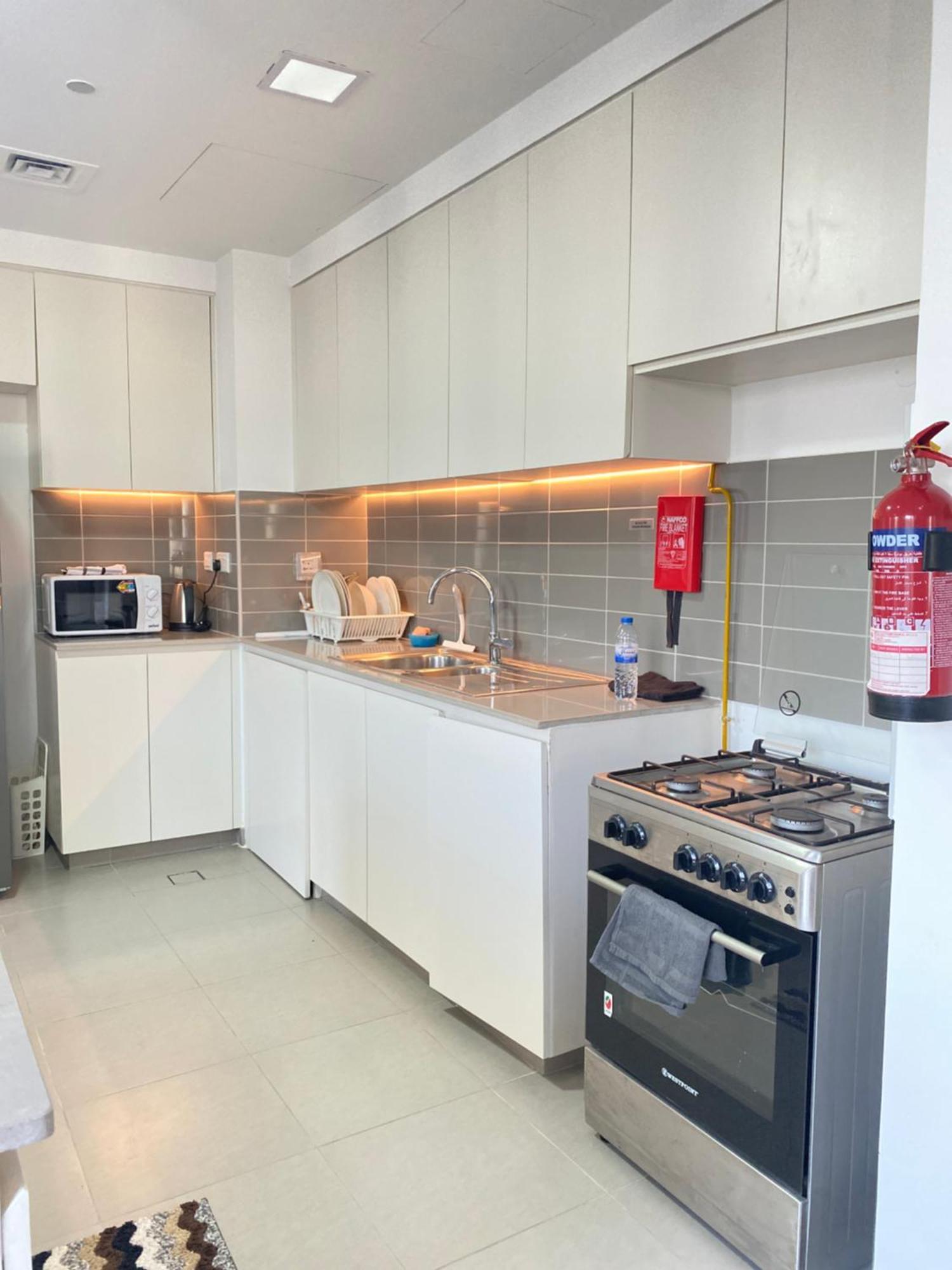 Lovely Calm 3br Easy Accessibility To With Huge Balcony And Pool View Town Square * Dubai