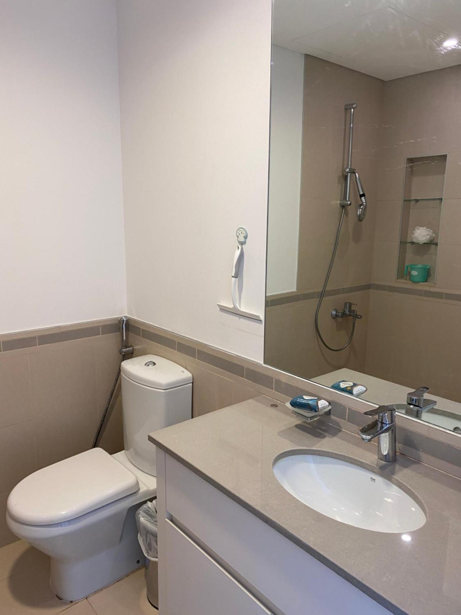 Lovely Calm 3br Easy Accessibility To With Huge Balcony And Pool View Town Square Apartment