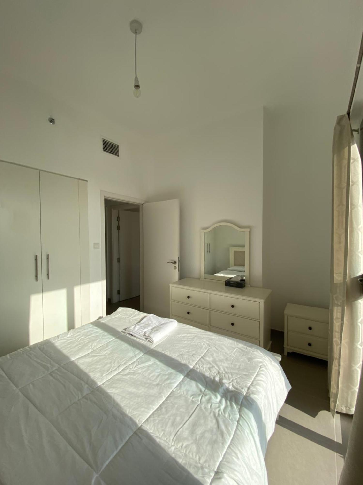 Apartment Lovely Calm 3br Easy Accessibility To With Huge Balcony And Pool View Town Square Dubai