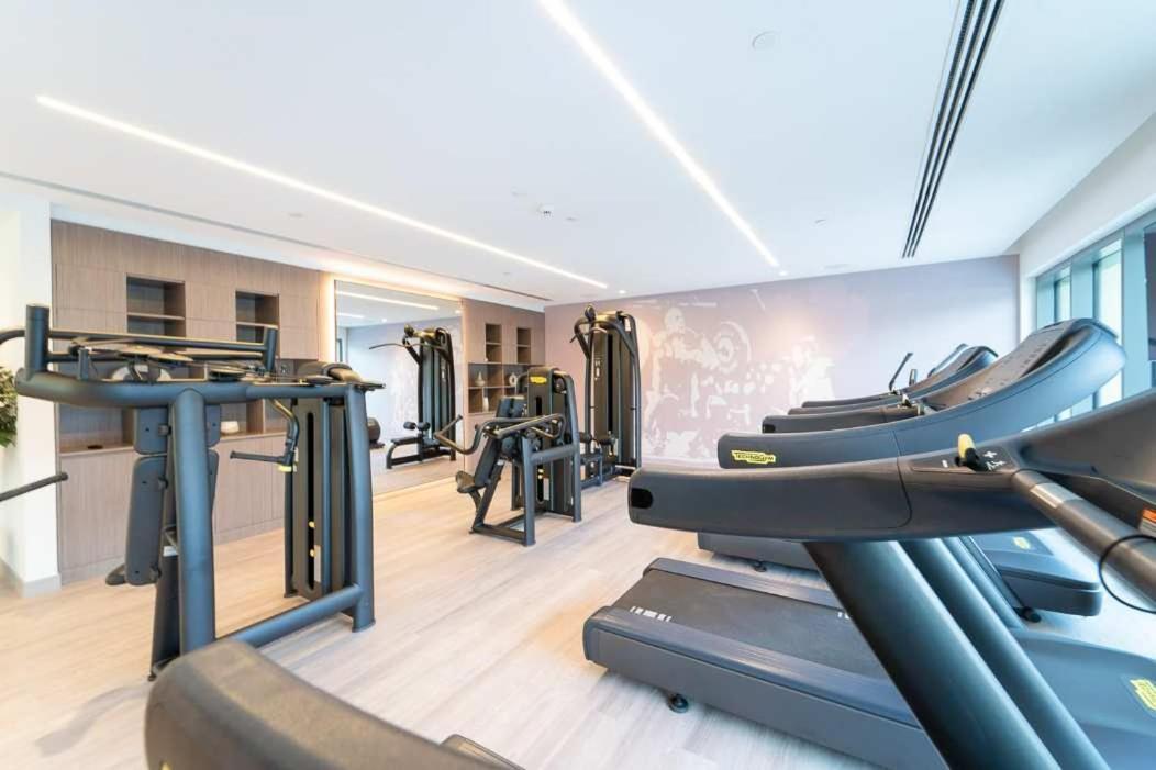 Apartment Modern Comfort And Stylish 1-bedroom In Downtown That Sleeps 2 Dubai