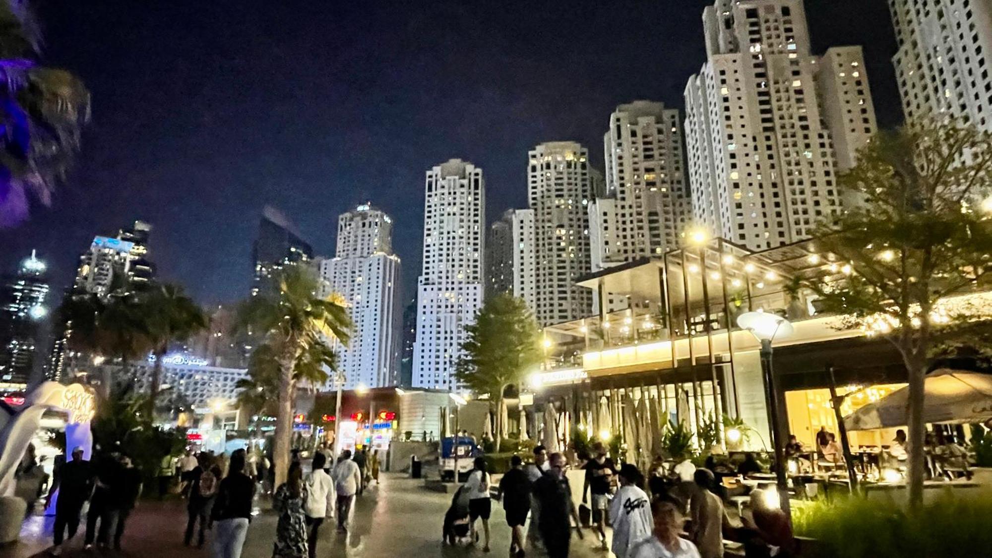 Jbr Beachfront Luxe Sea Facing Apartment Dubai