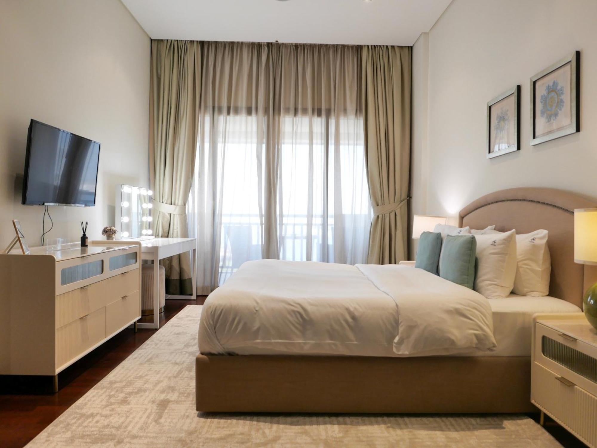 Elegant 1br Full Palm View At 5 Star Apartment *
