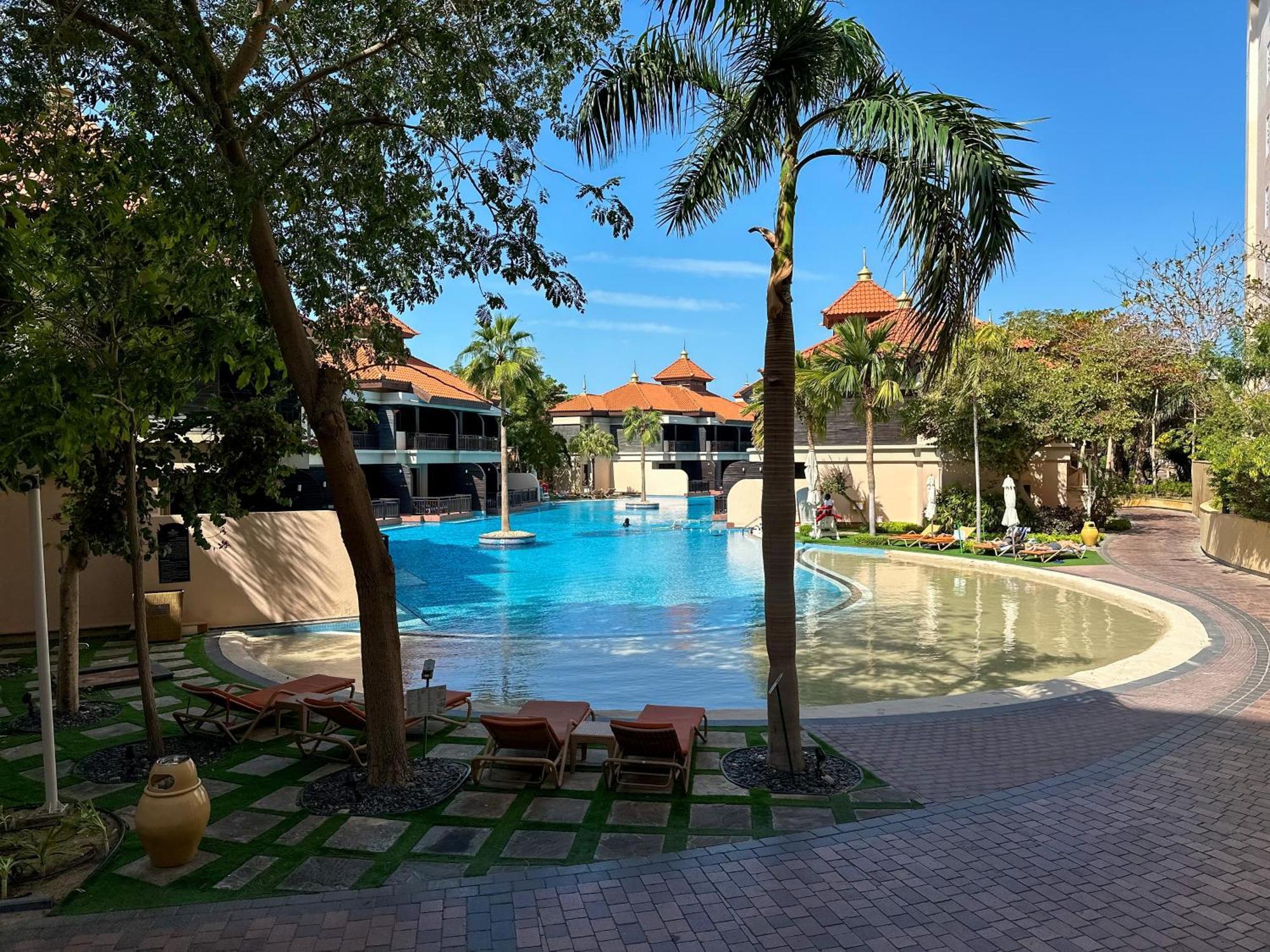 Elegant 1br Full Palm View At 5 Star Apartment