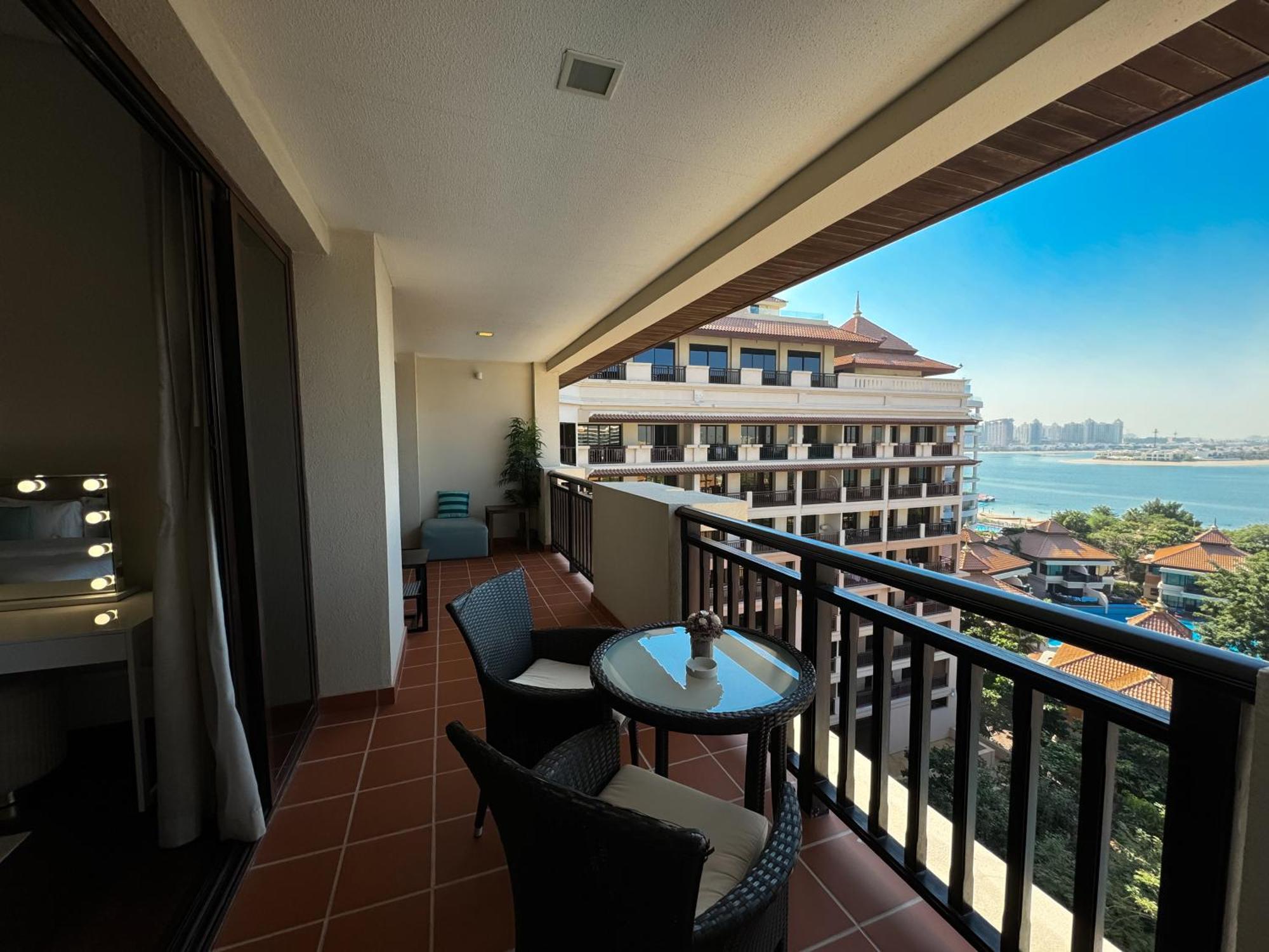 Apartment Elegant 1br Full Palm View At 5 Star