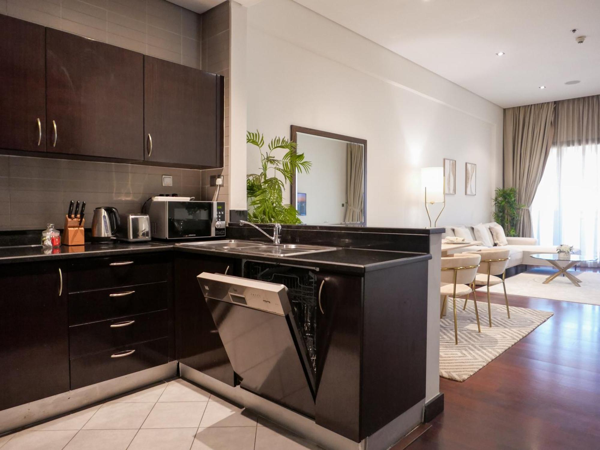 Elegant 1br Full Palm View At 5 Star Apartment