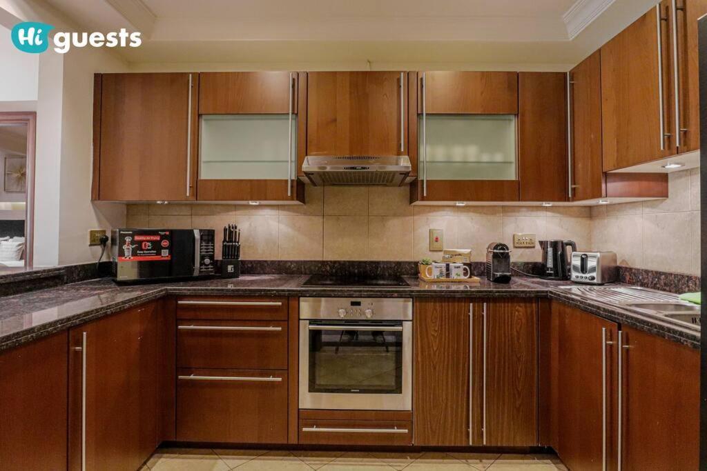 Apartment Higuests - Luxurious 2br Haven In Iconic Palm Jumeirah Dubai